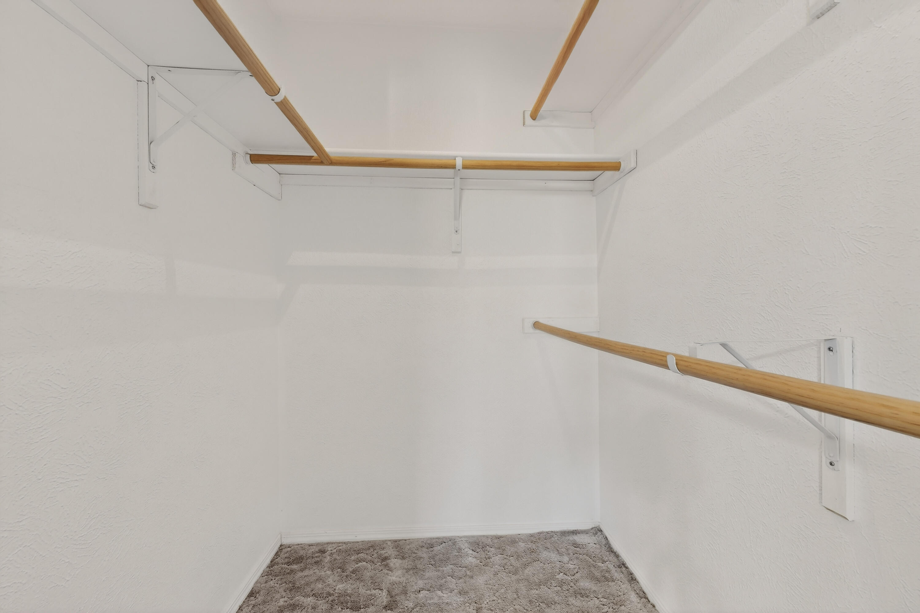 1221 La Charles Drive NE