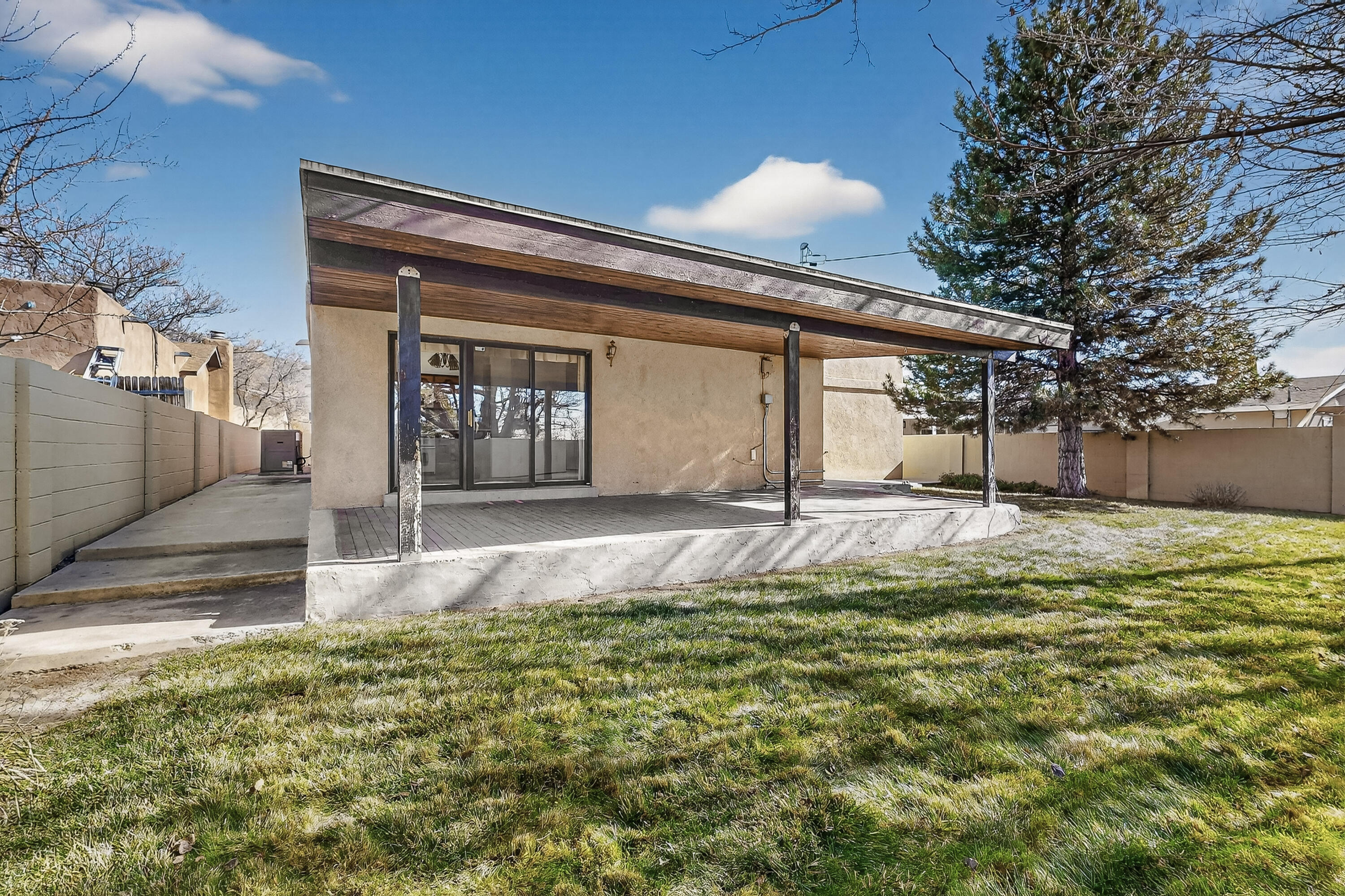 1221 La Charles Drive NE