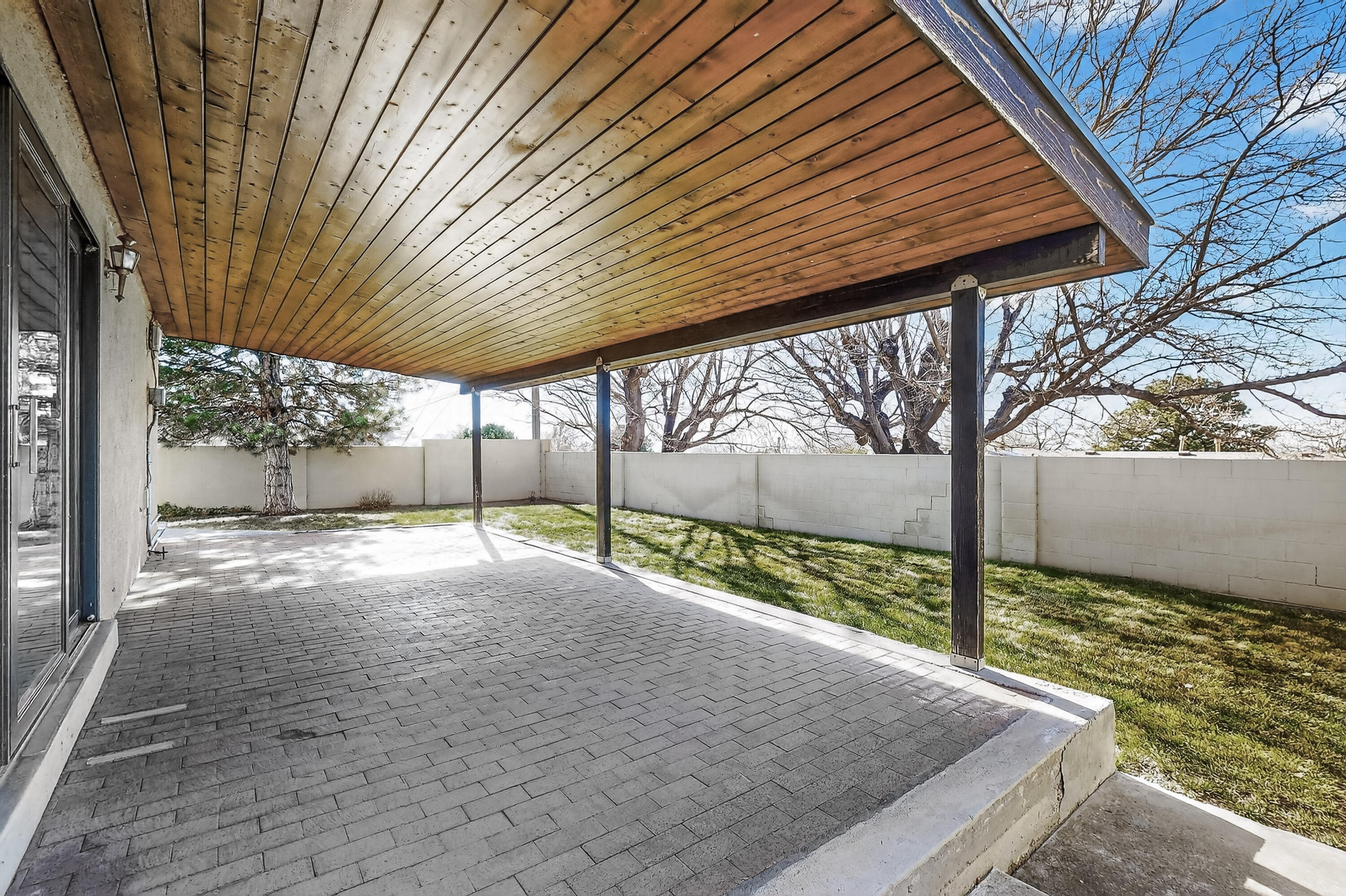 1221 La Charles Drive NE