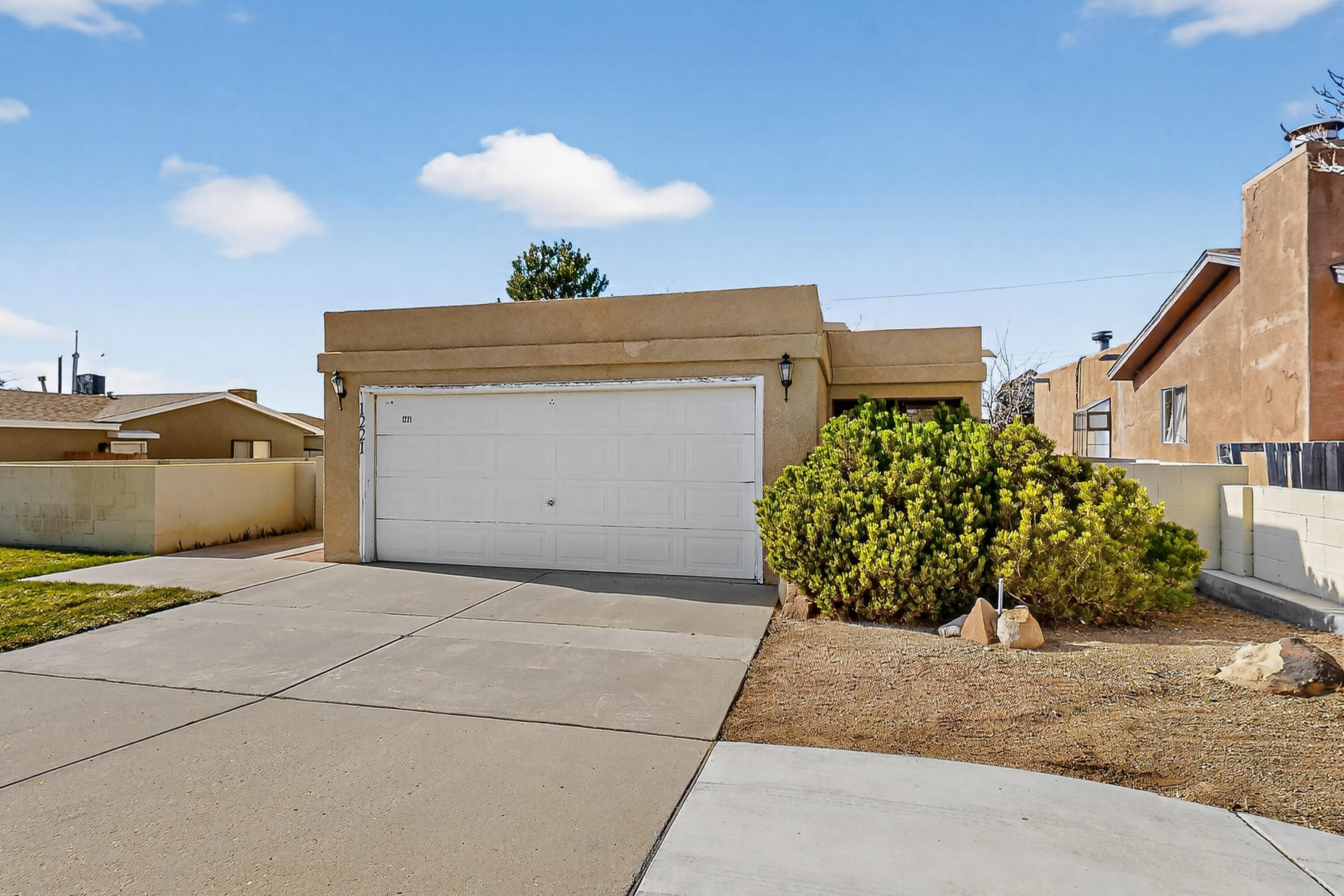 1221 La Charles Drive NE