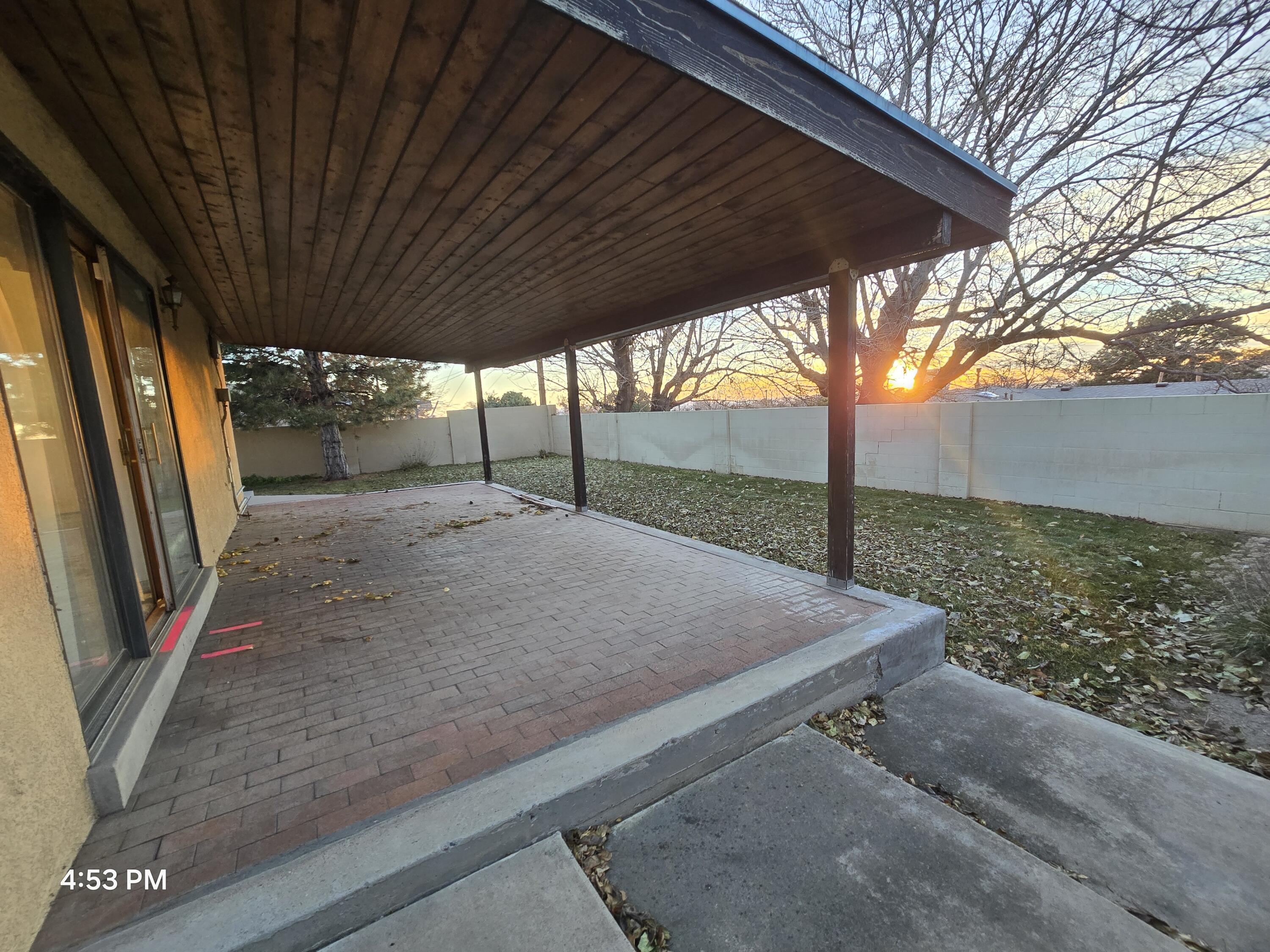 1221 La Charles Drive NE