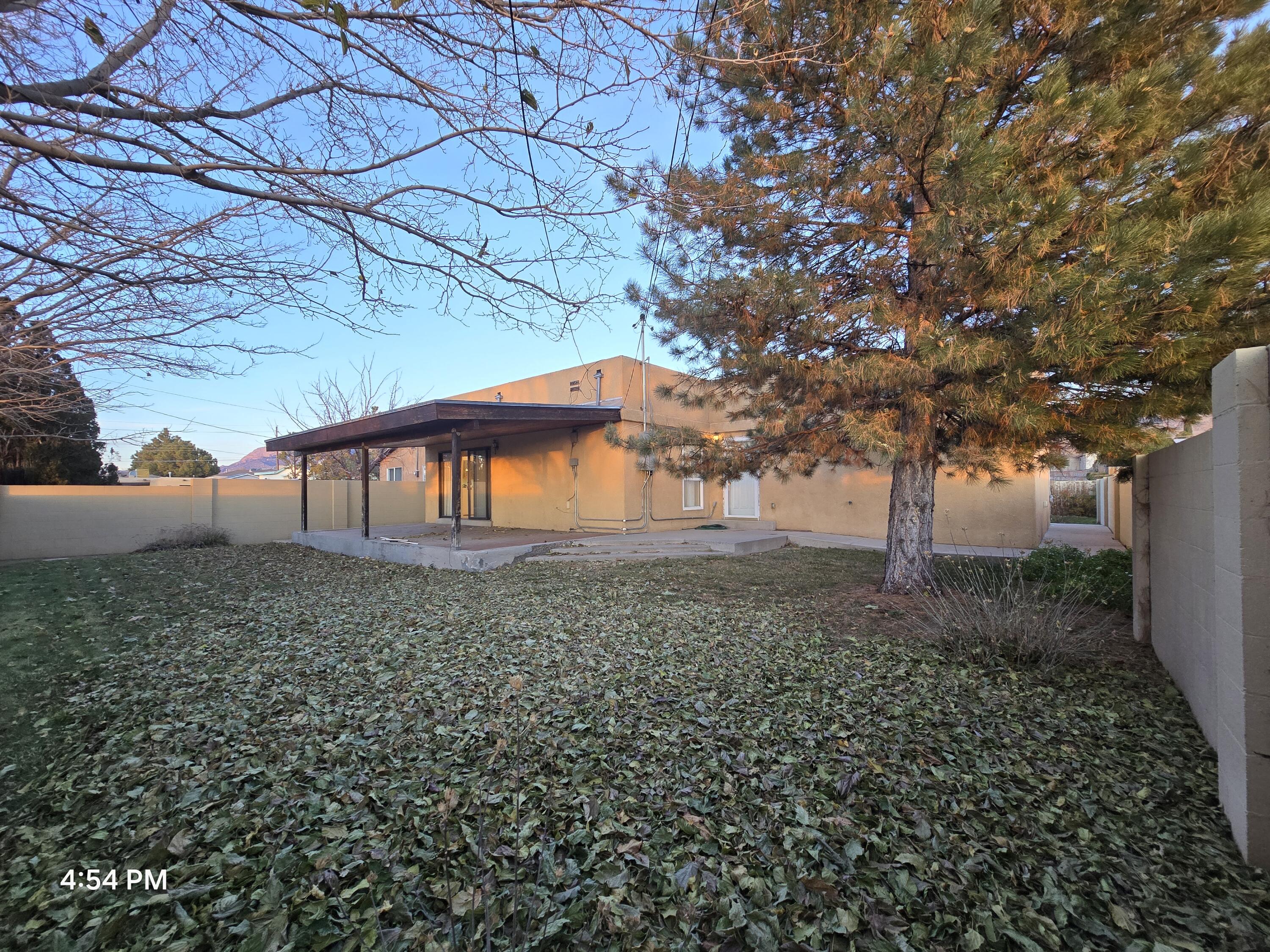 1221 La Charles Drive NE