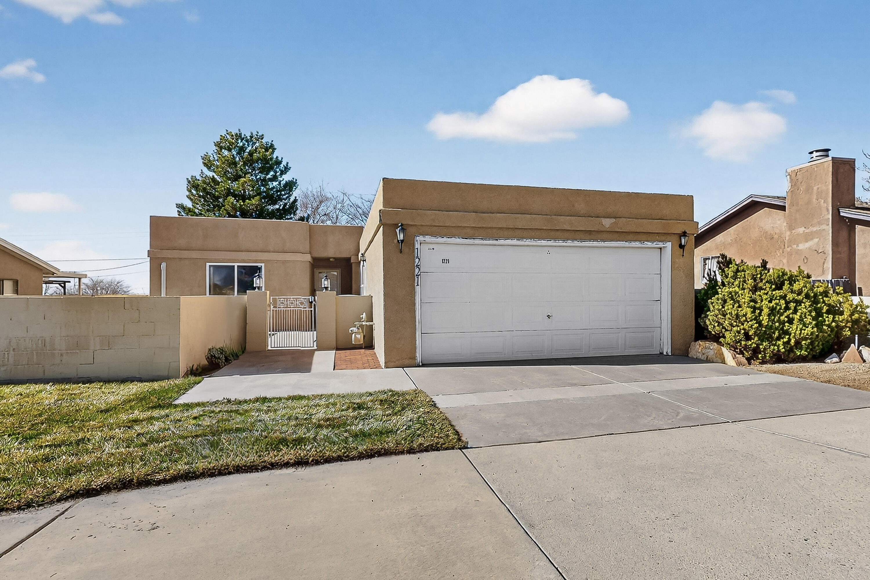 1221 La Charles Drive NE