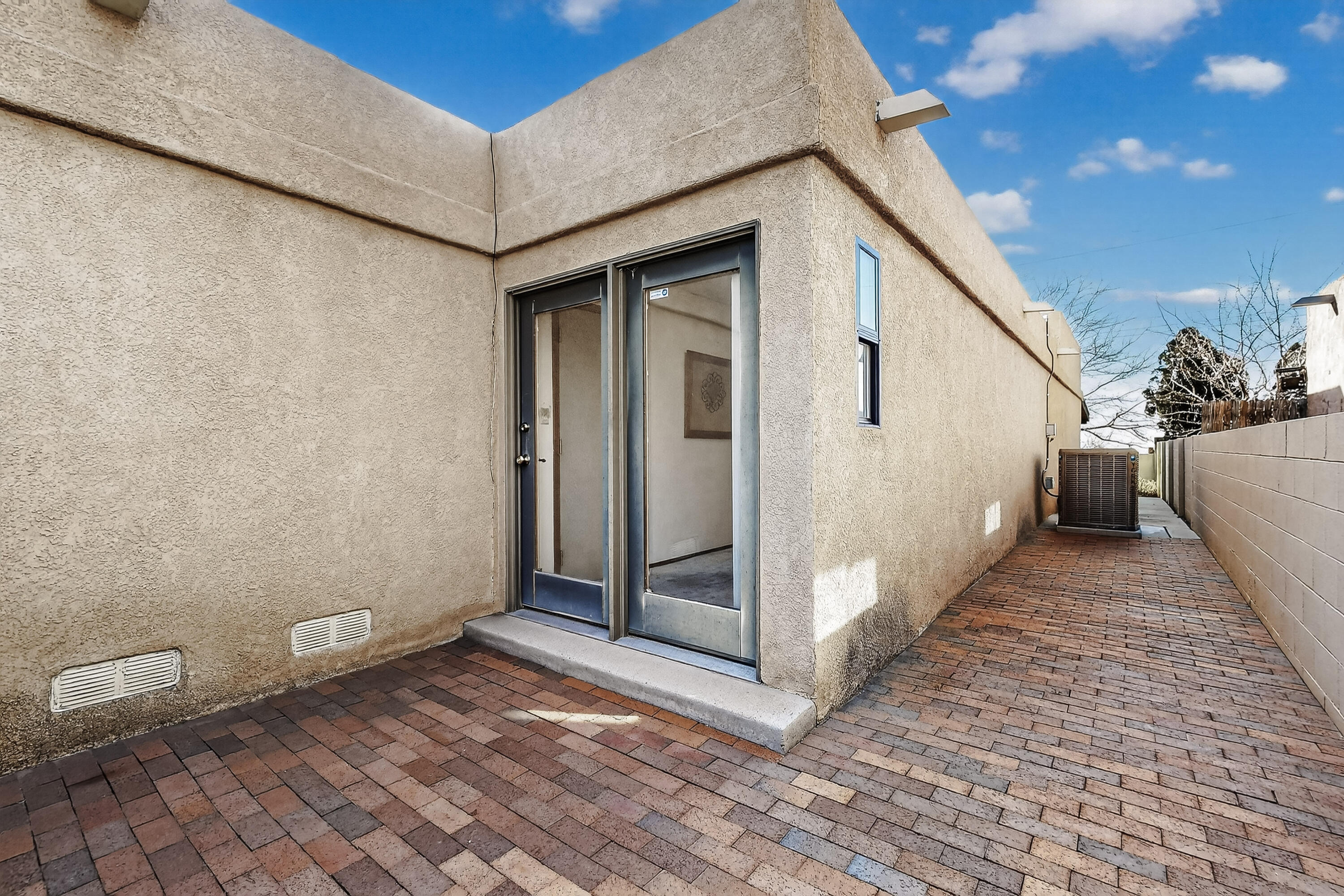 1221 La Charles Drive NE