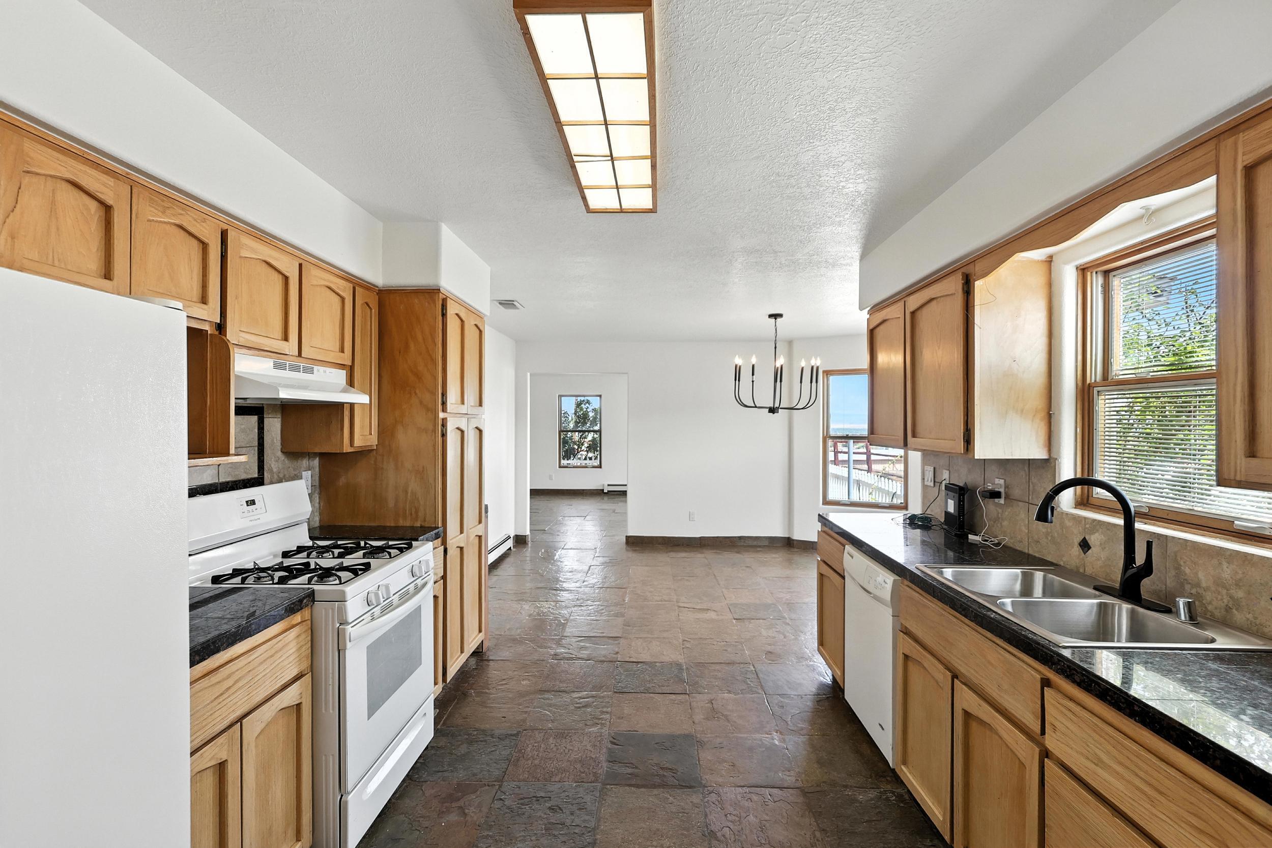 3600 ROLDAN Drive