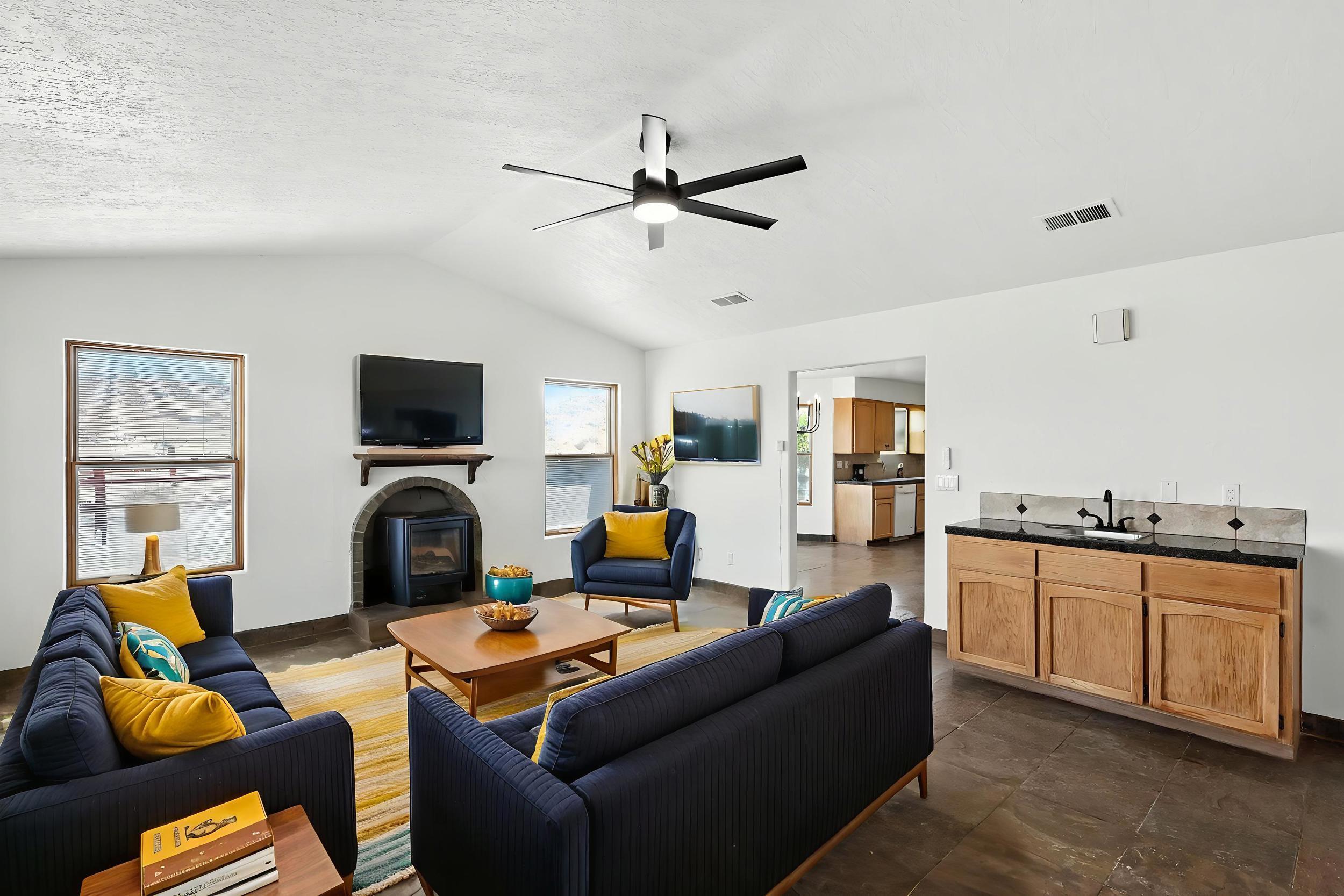 3600 ROLDAN Drive