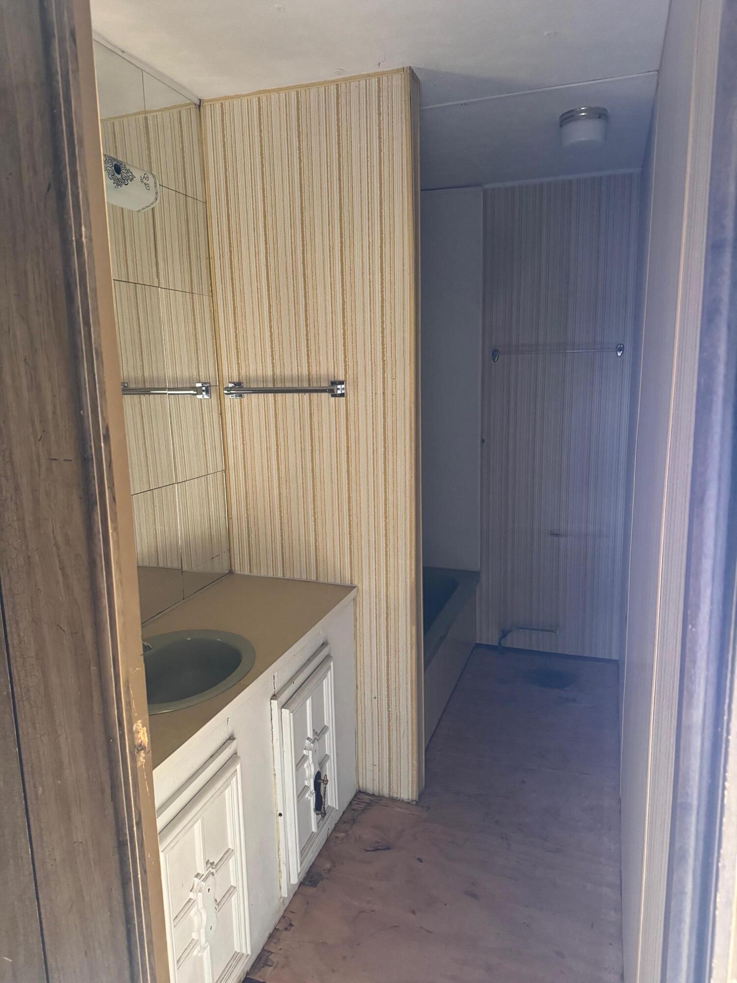 7112 Pan American NE 20