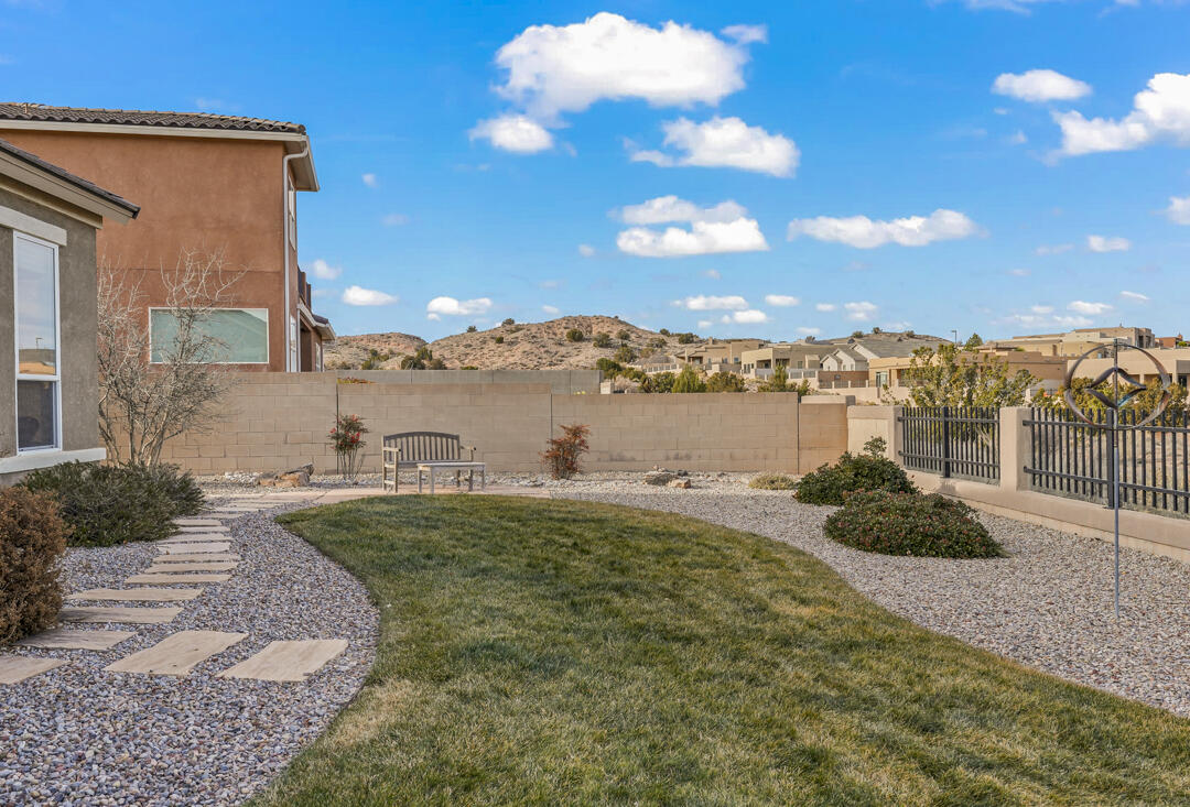 2409 Desert View Road NE