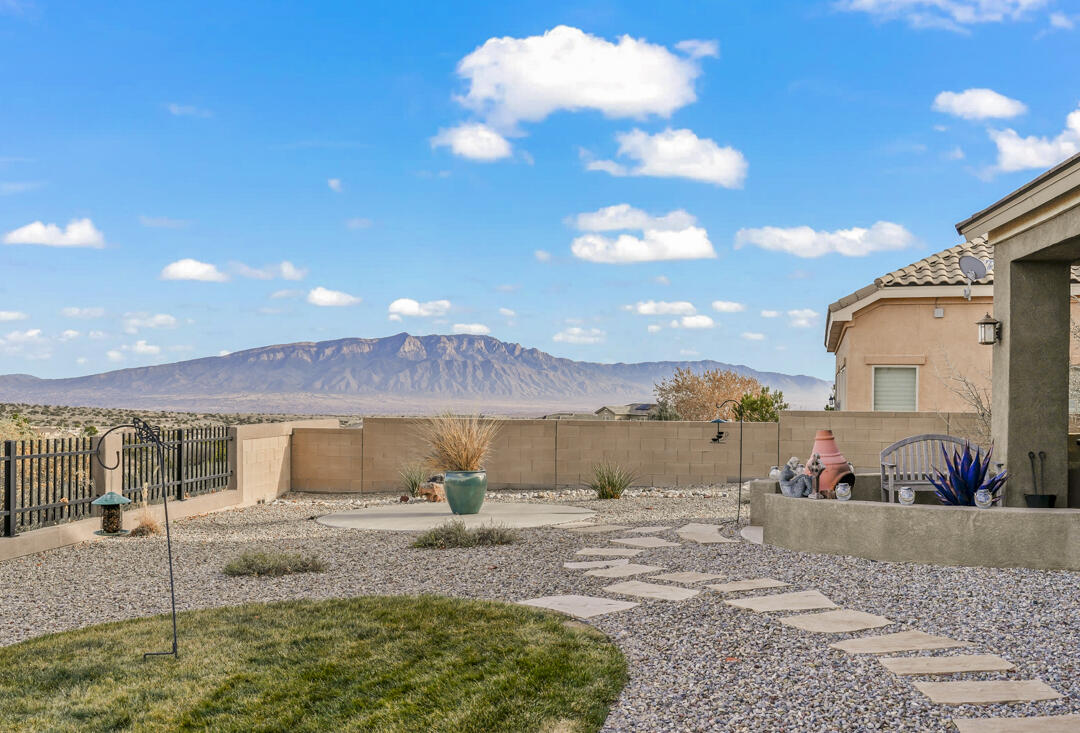 2409 Desert View Road NE