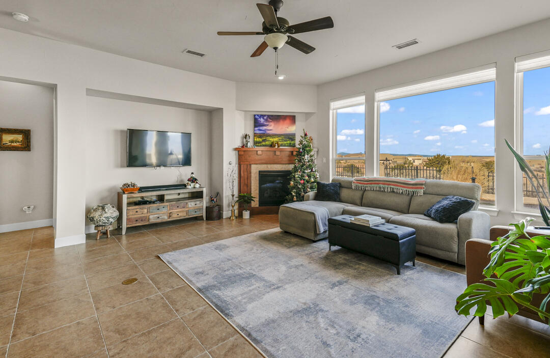 2409 Desert View Road NE