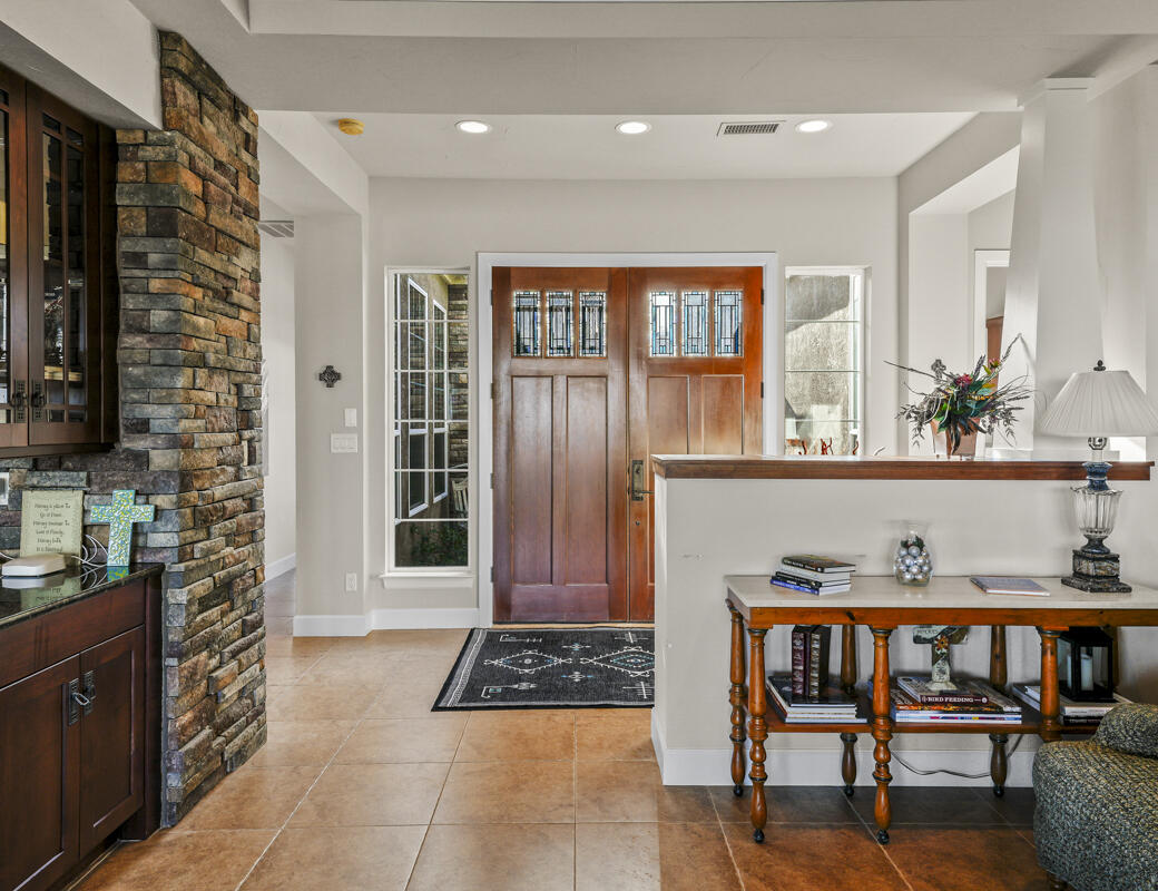 2409 Desert View Road NE