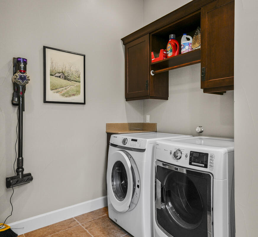 2409 Desert View Road NE