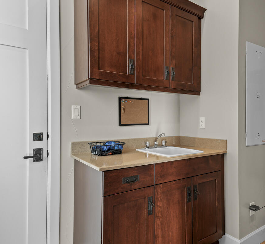 2409 Desert View Road NE