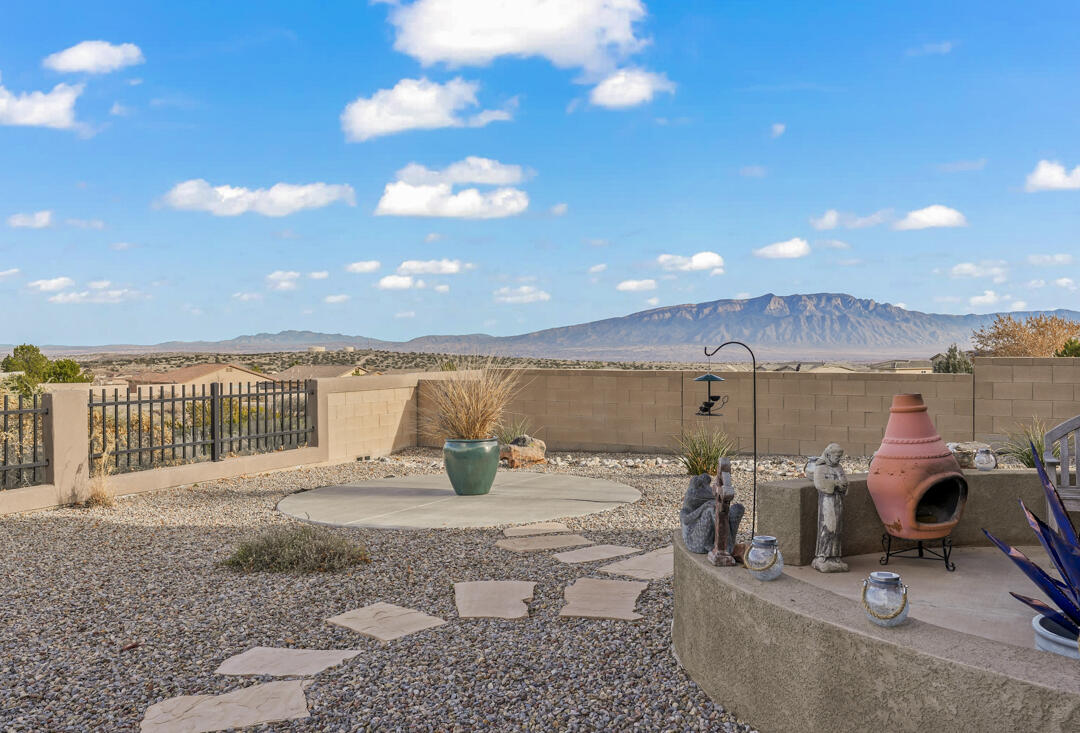 2409 Desert View Road NE