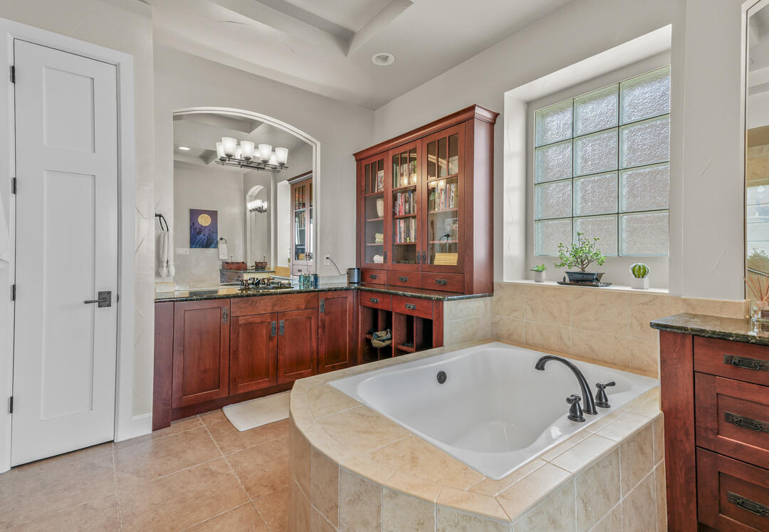 2409 Desert View Road NE