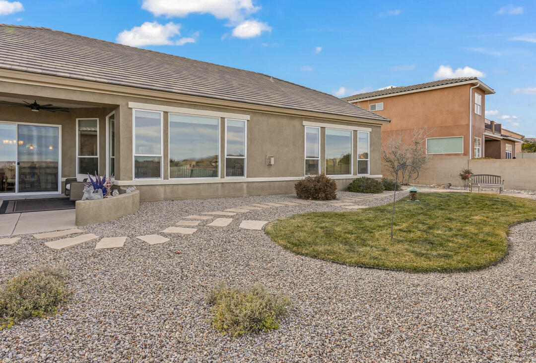 2409 Desert View Road NE