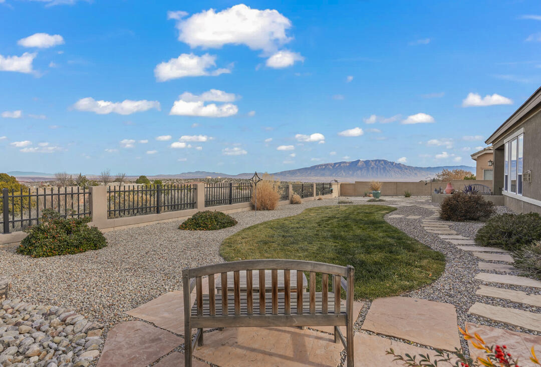 2409 Desert View Road NE