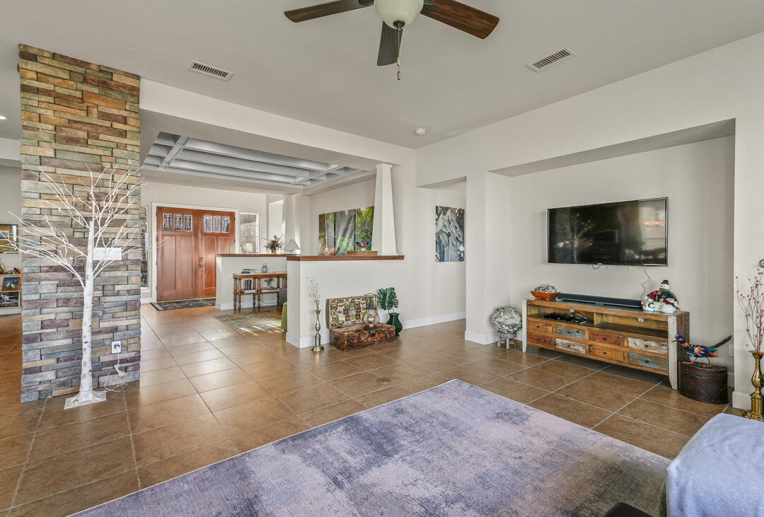 2409 Desert View Road NE