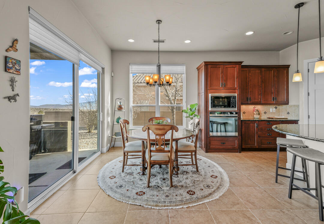 2409 Desert View Road NE