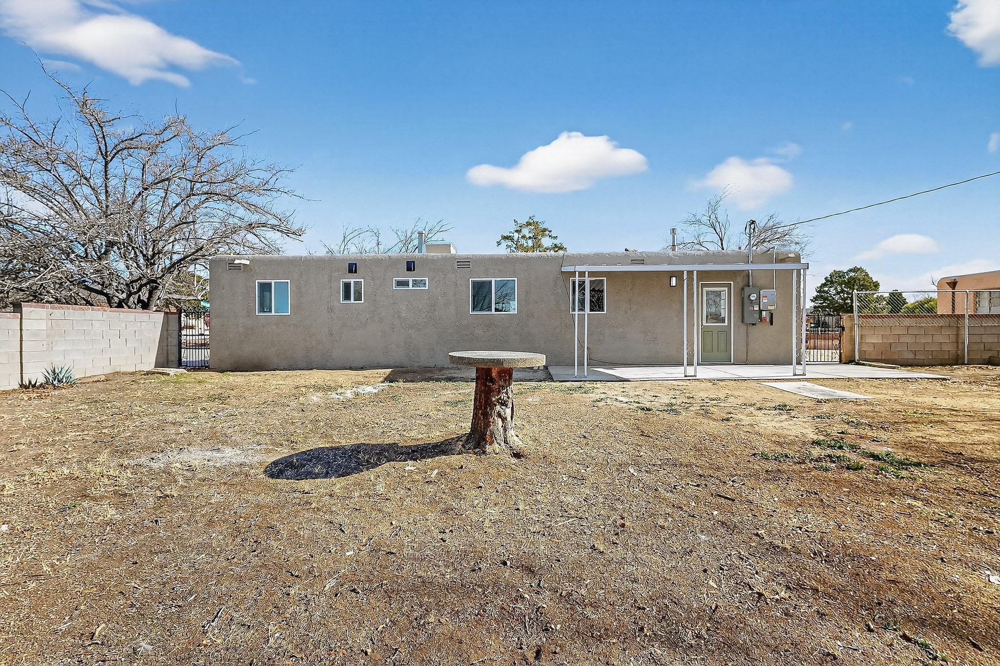 3419 E La Veta Drive NE