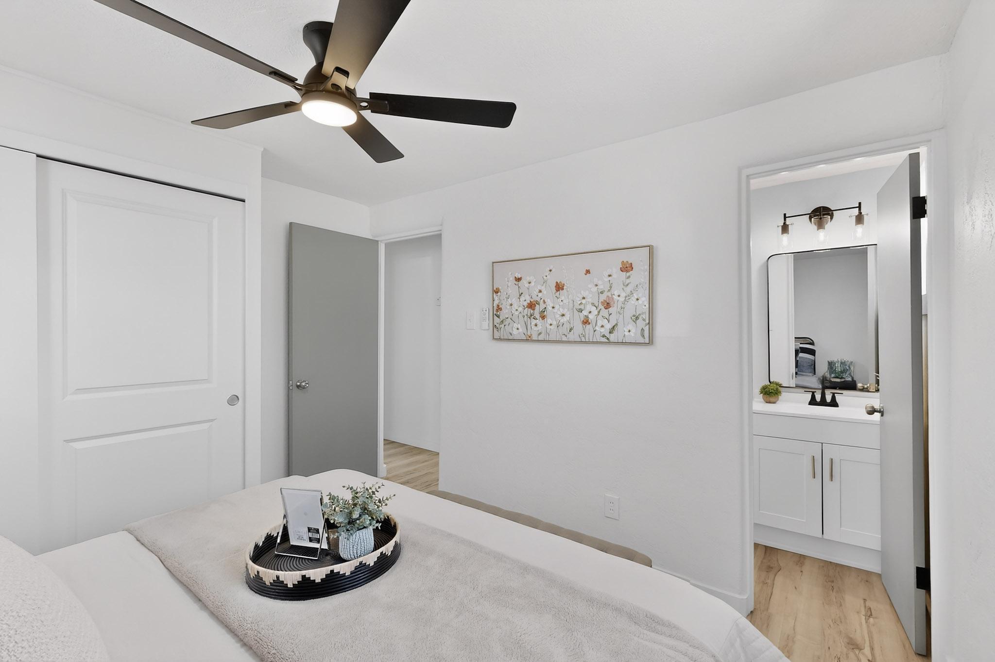 3419 E La Veta Drive NE