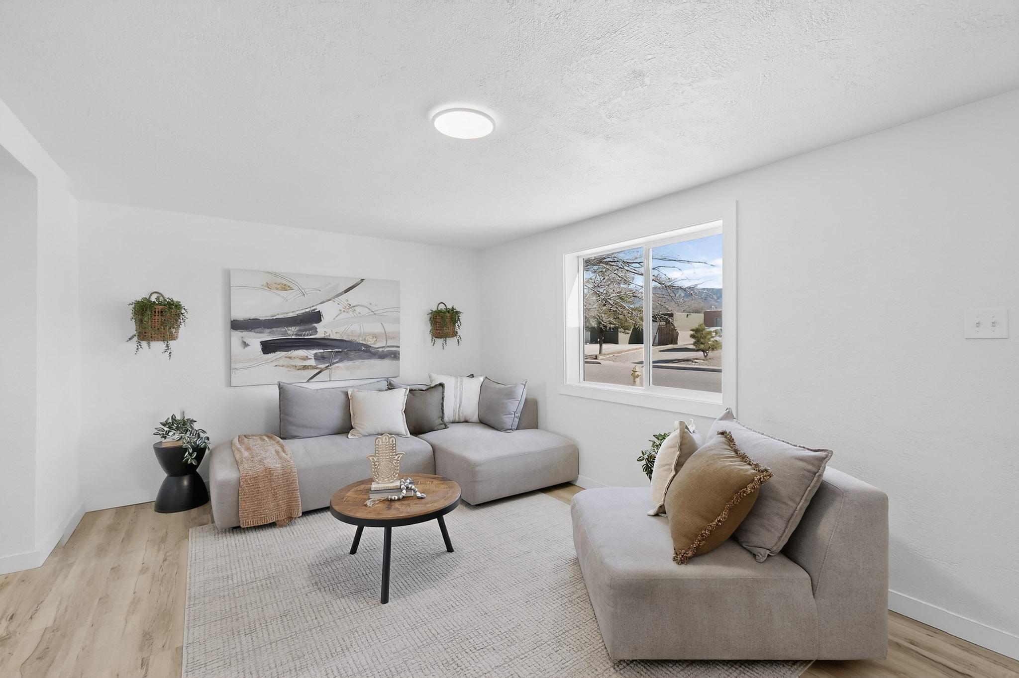 3419 E La Veta Drive NE