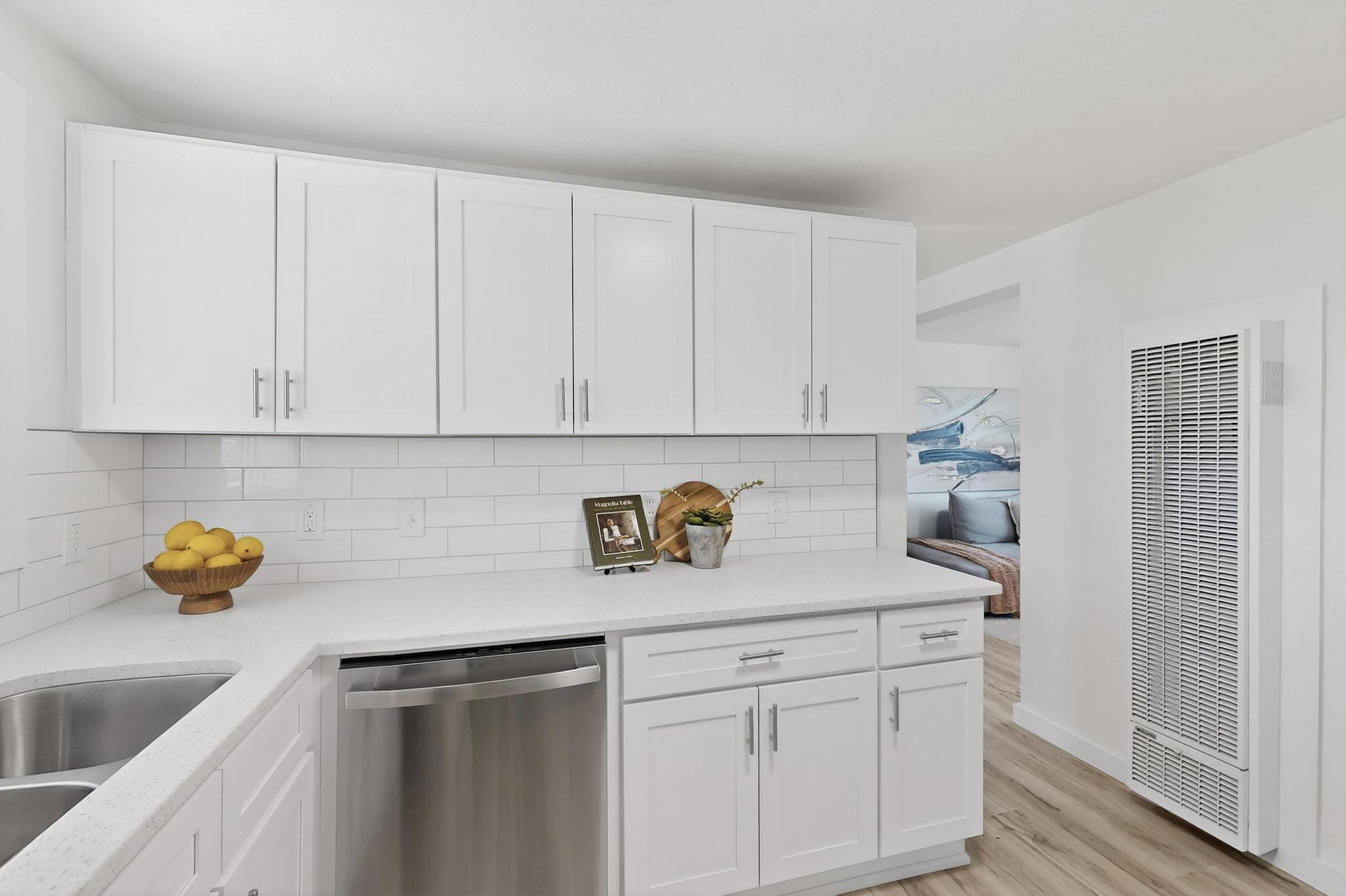 3419 E La Veta Drive NE