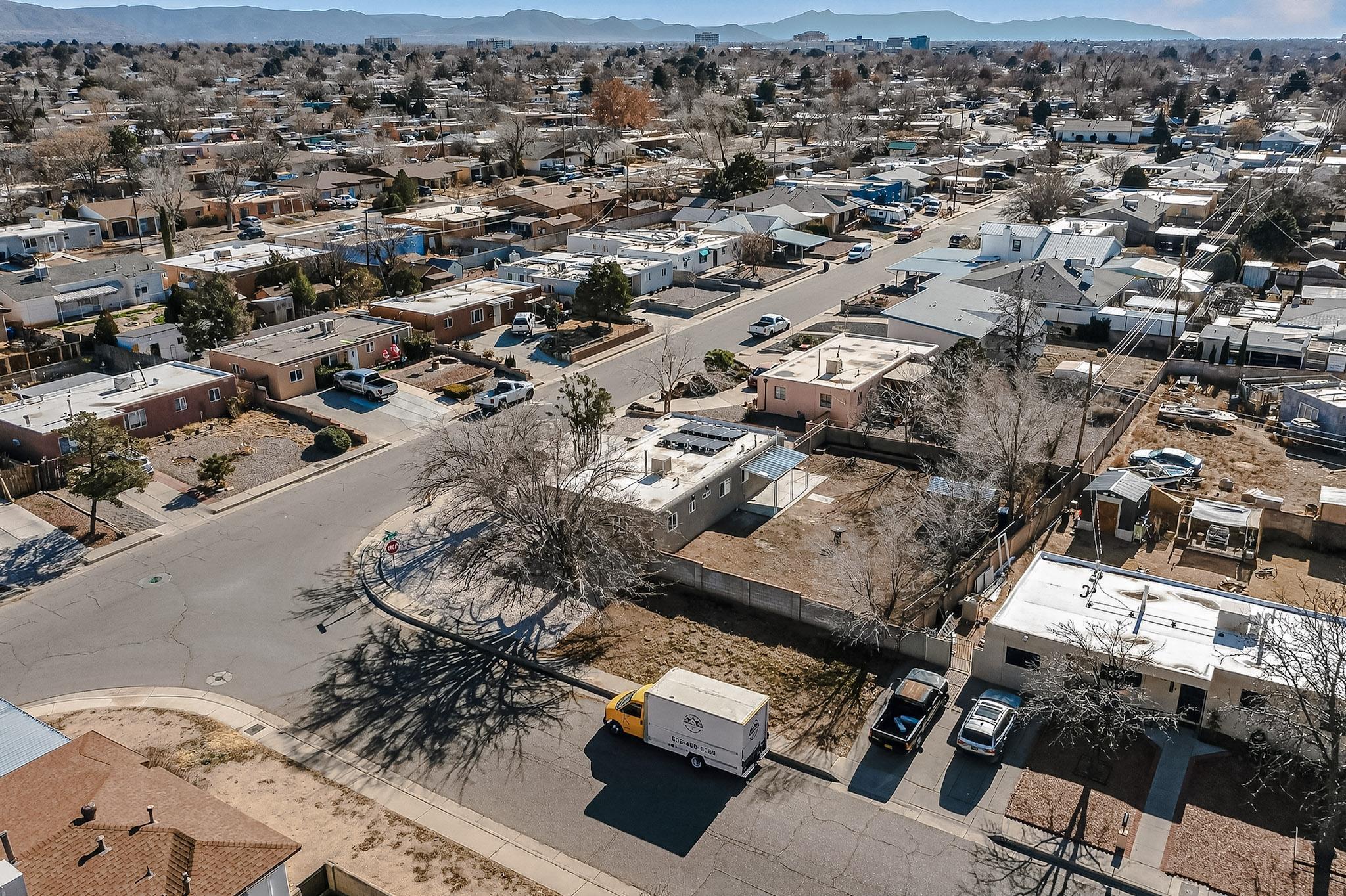 3419 E La Veta Drive NE