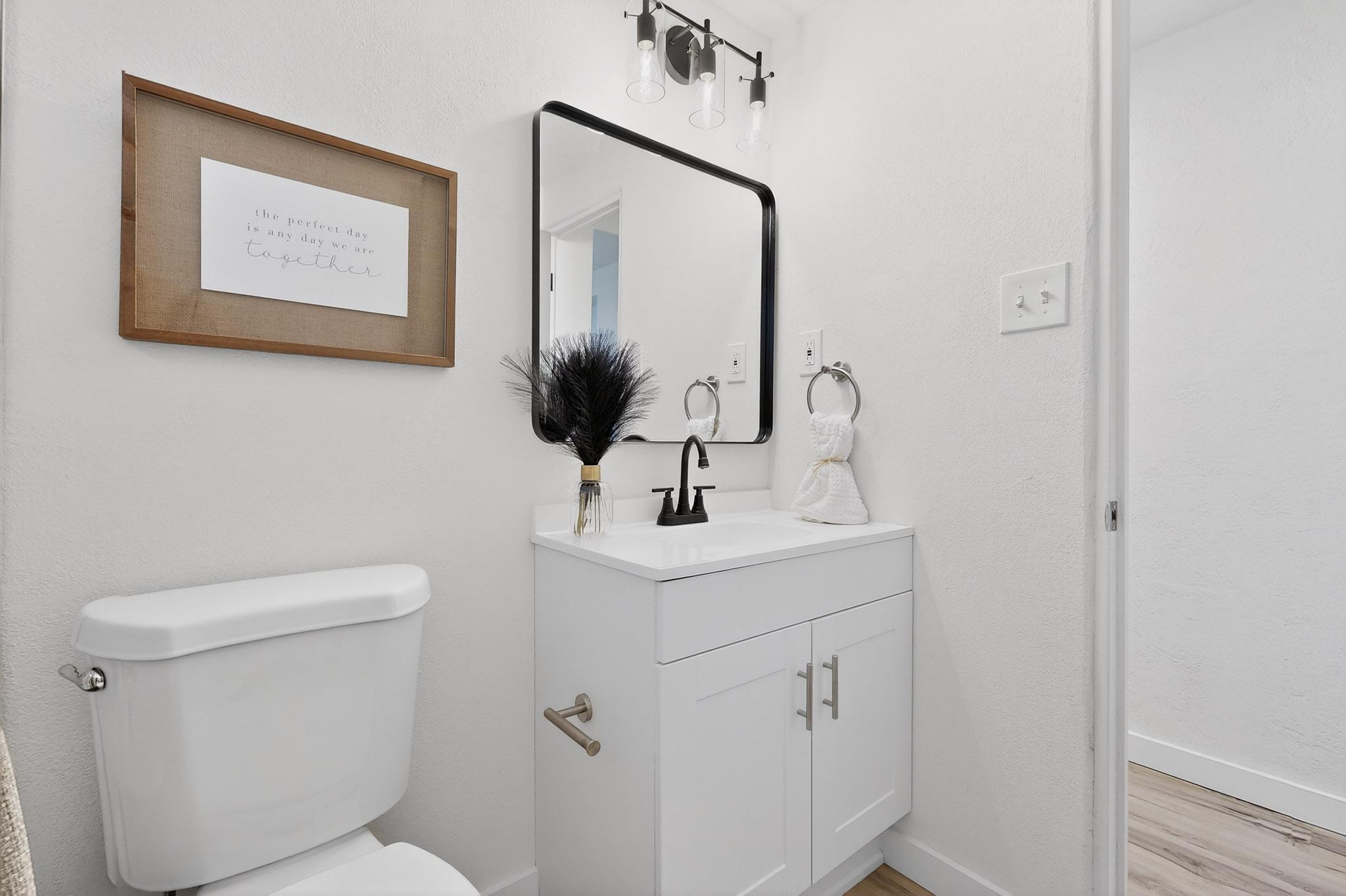 3419 E La Veta Drive NE