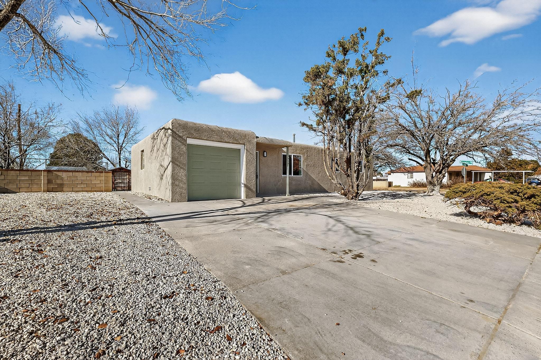 3419 E La Veta Drive NE