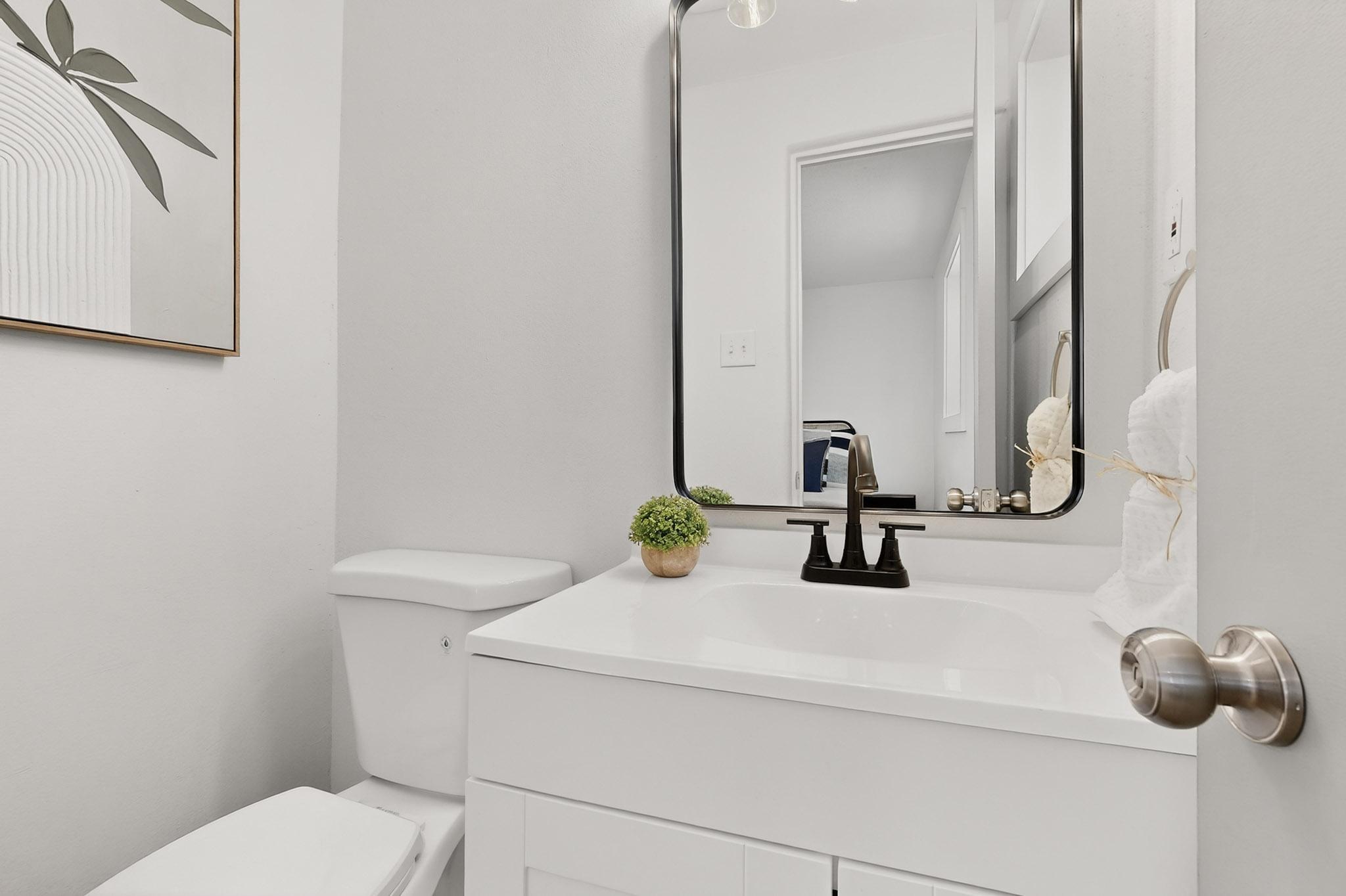 3419 E La Veta Drive NE