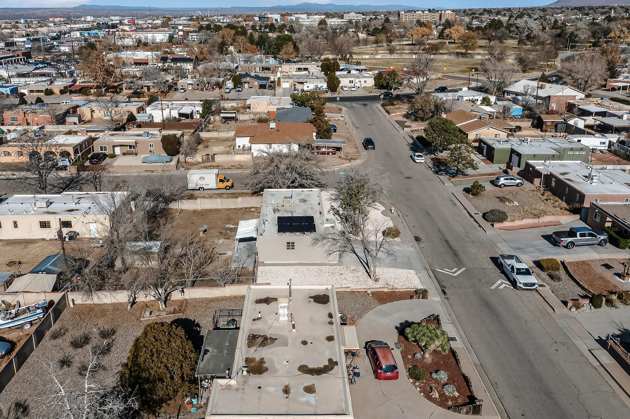 3419 E La Veta Drive NE