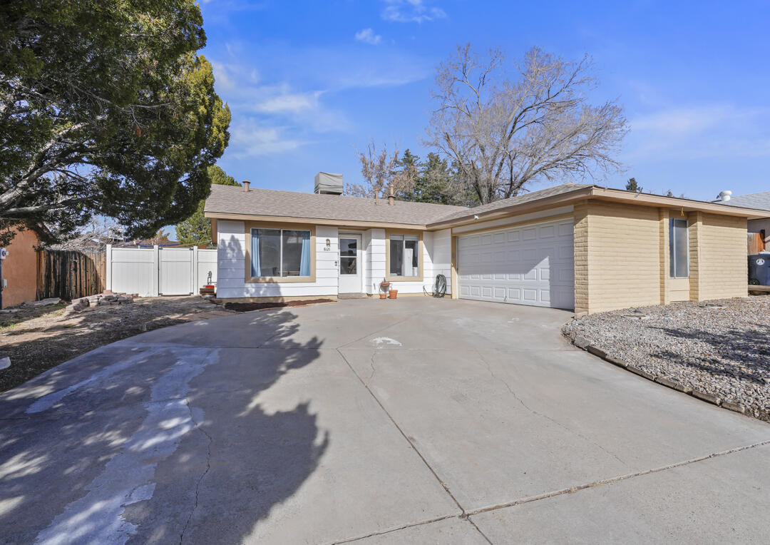 8121 Monterey East Avenue NE