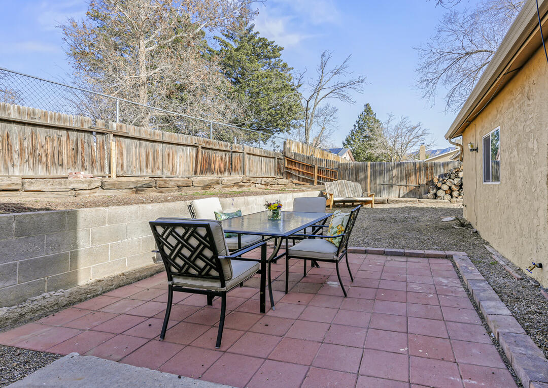 8121 Monterey East Avenue NE