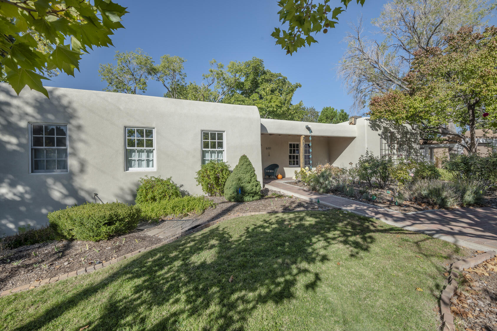 601 Vassar Drive NE