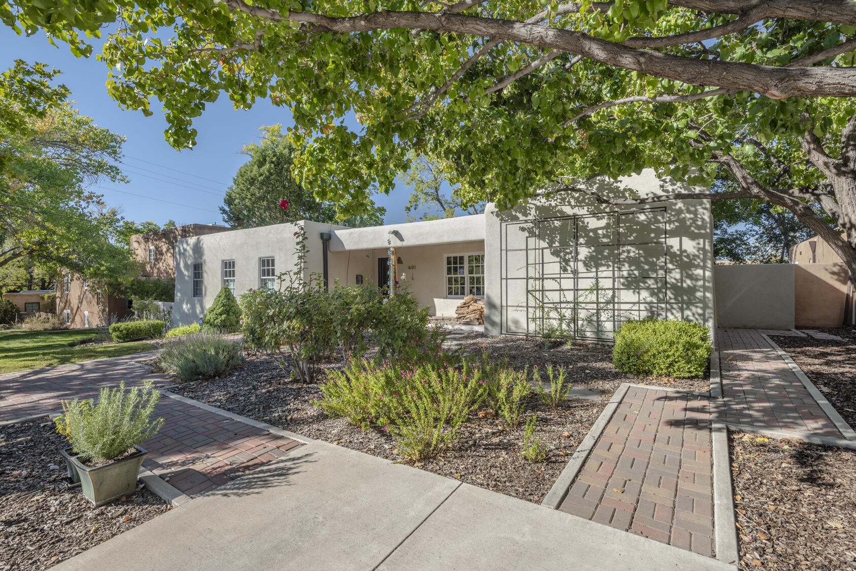 601 Vassar Drive NE