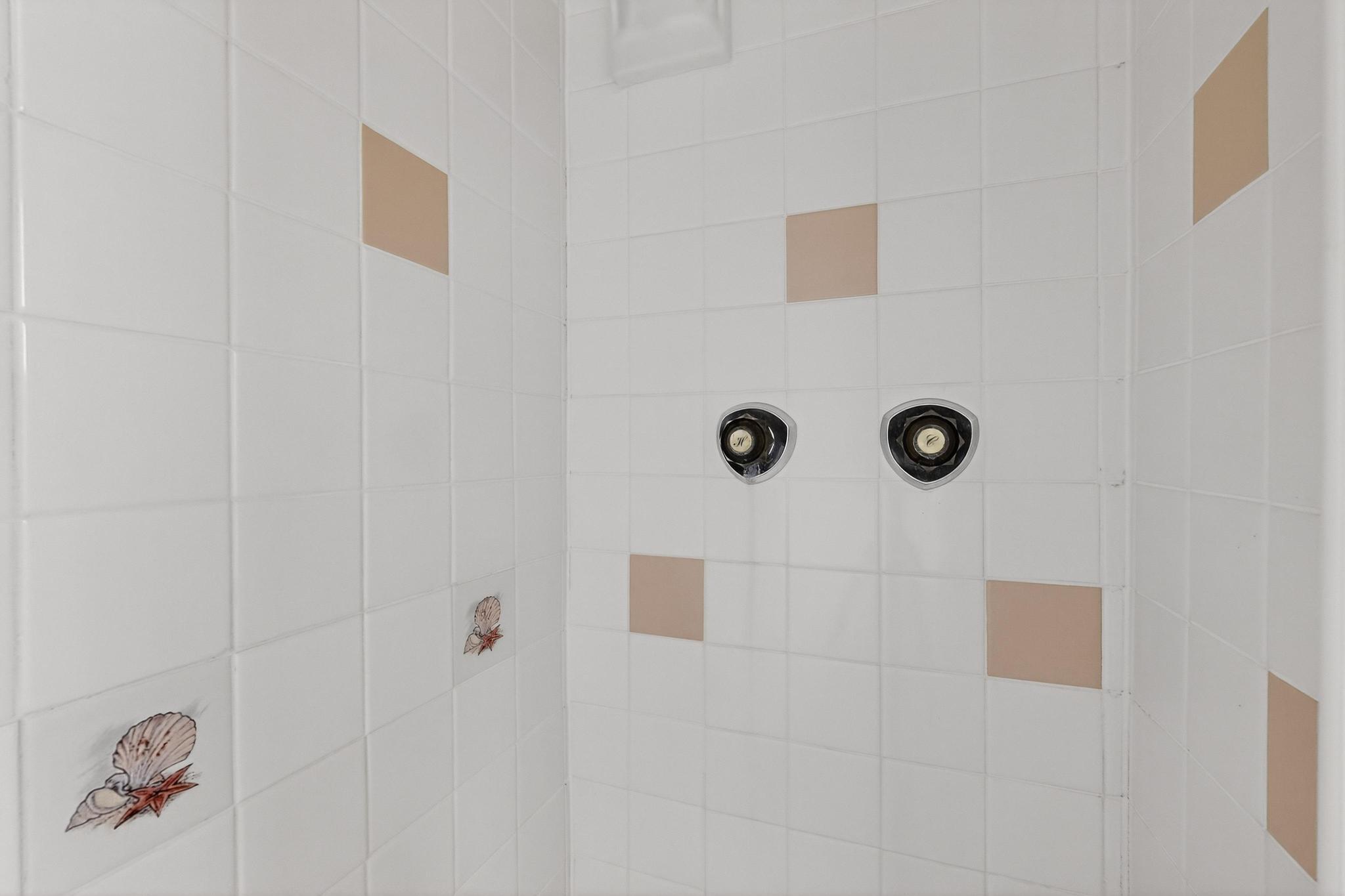 10401 Princess Jeanne Avenue NE