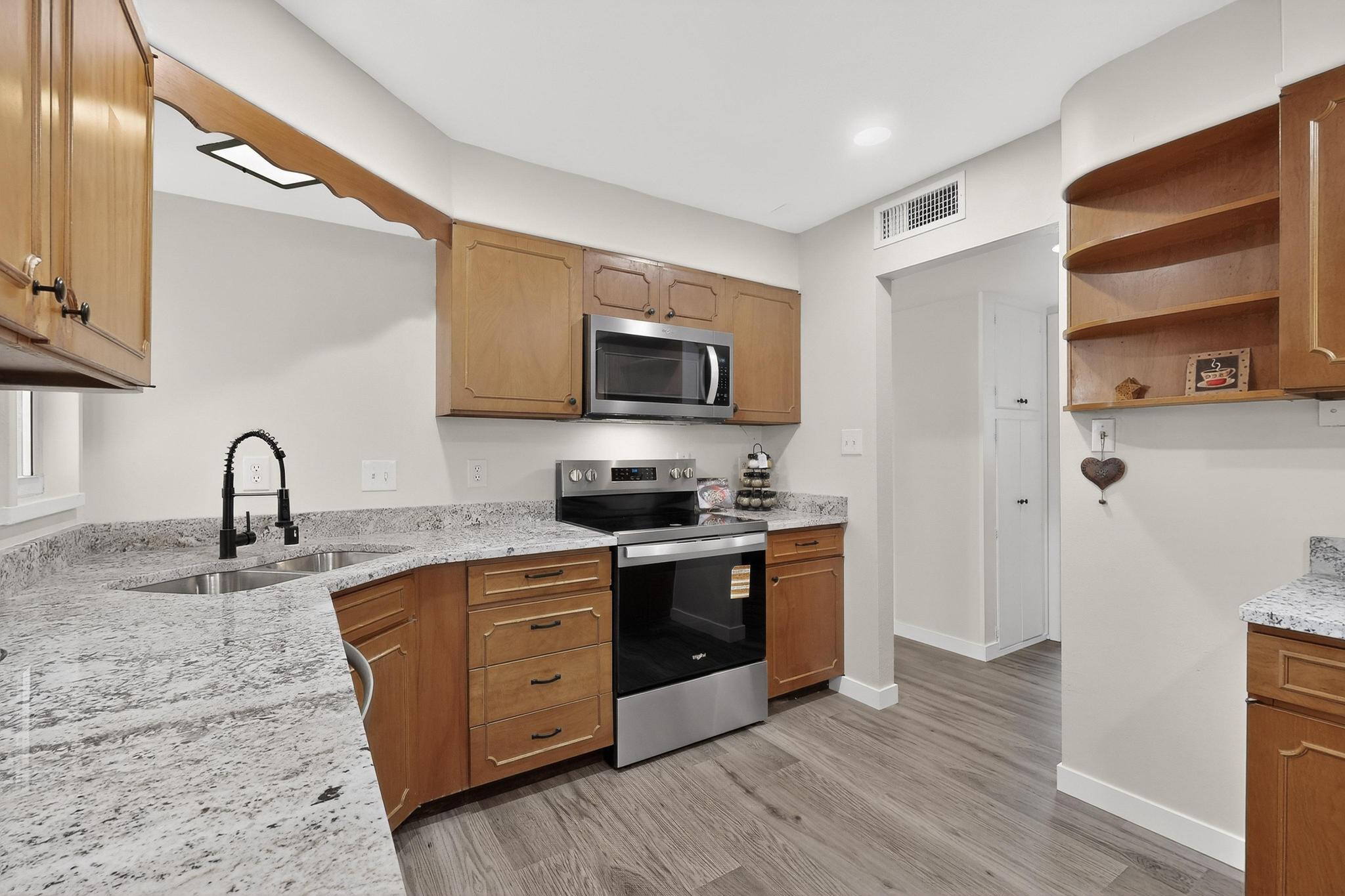 10401 Princess Jeanne Avenue NE