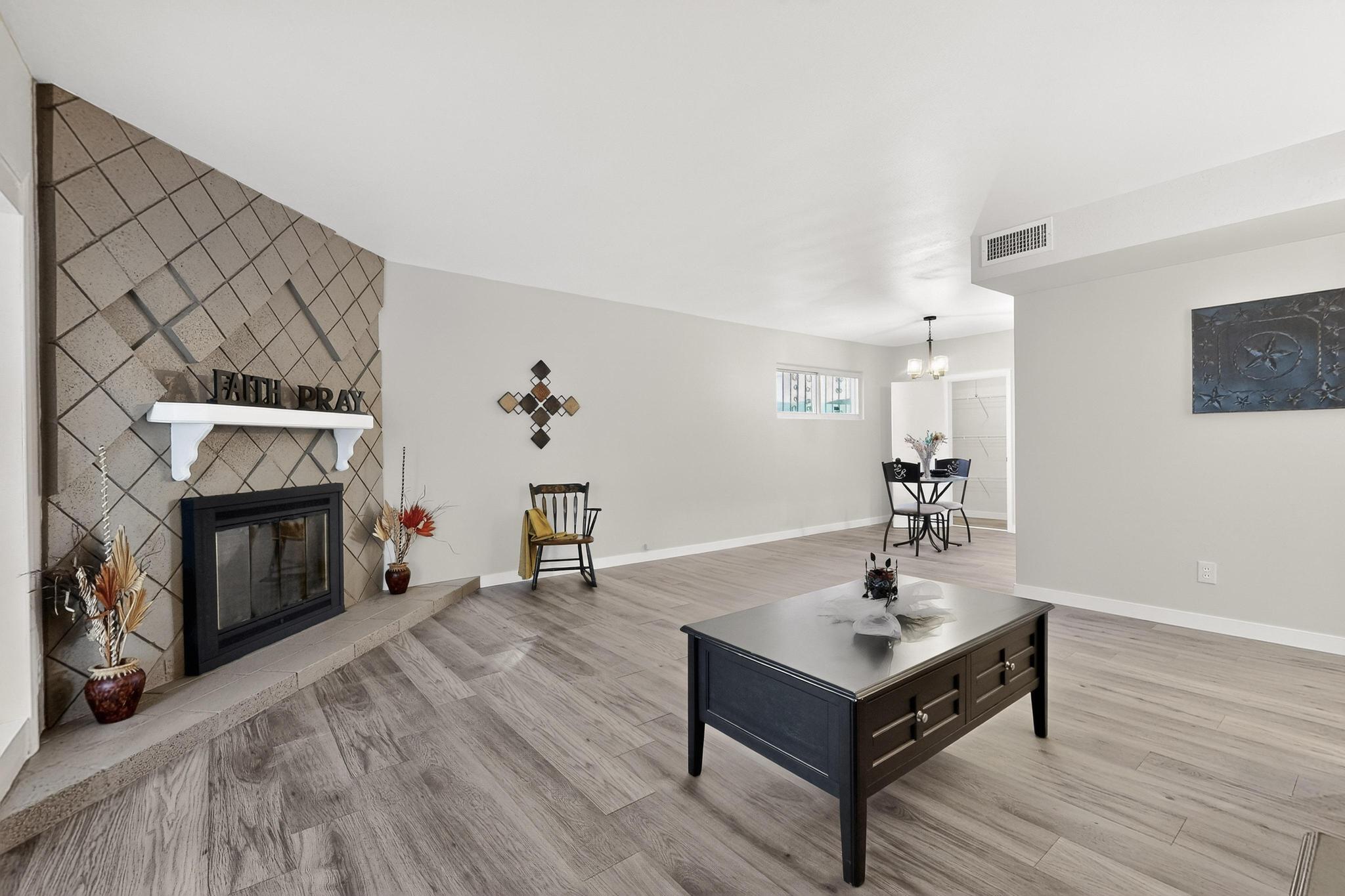 10401 Princess Jeanne Avenue NE