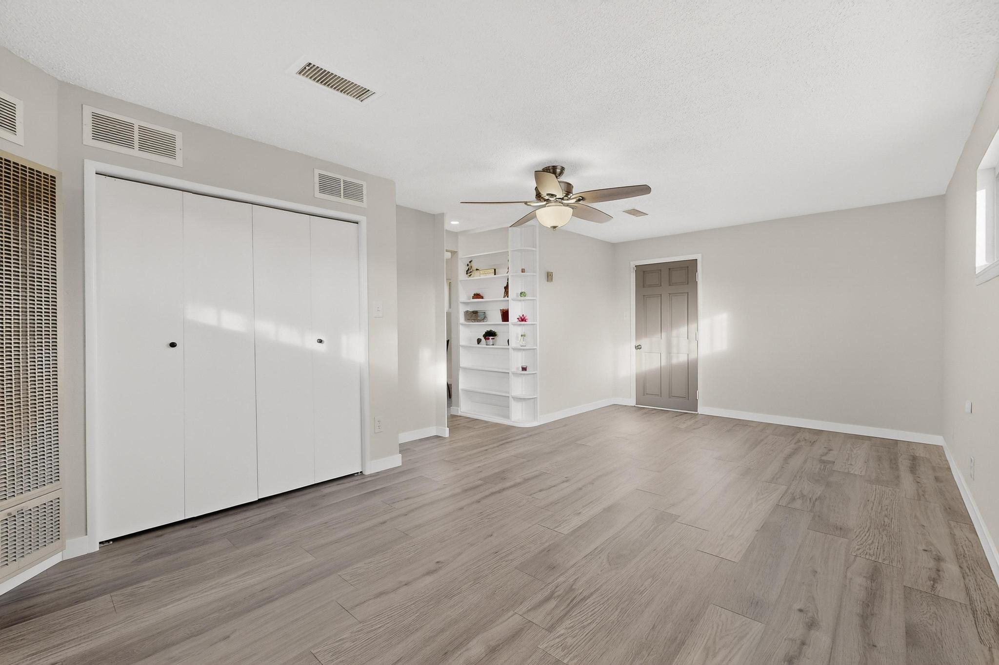 10401 Princess Jeanne Avenue NE