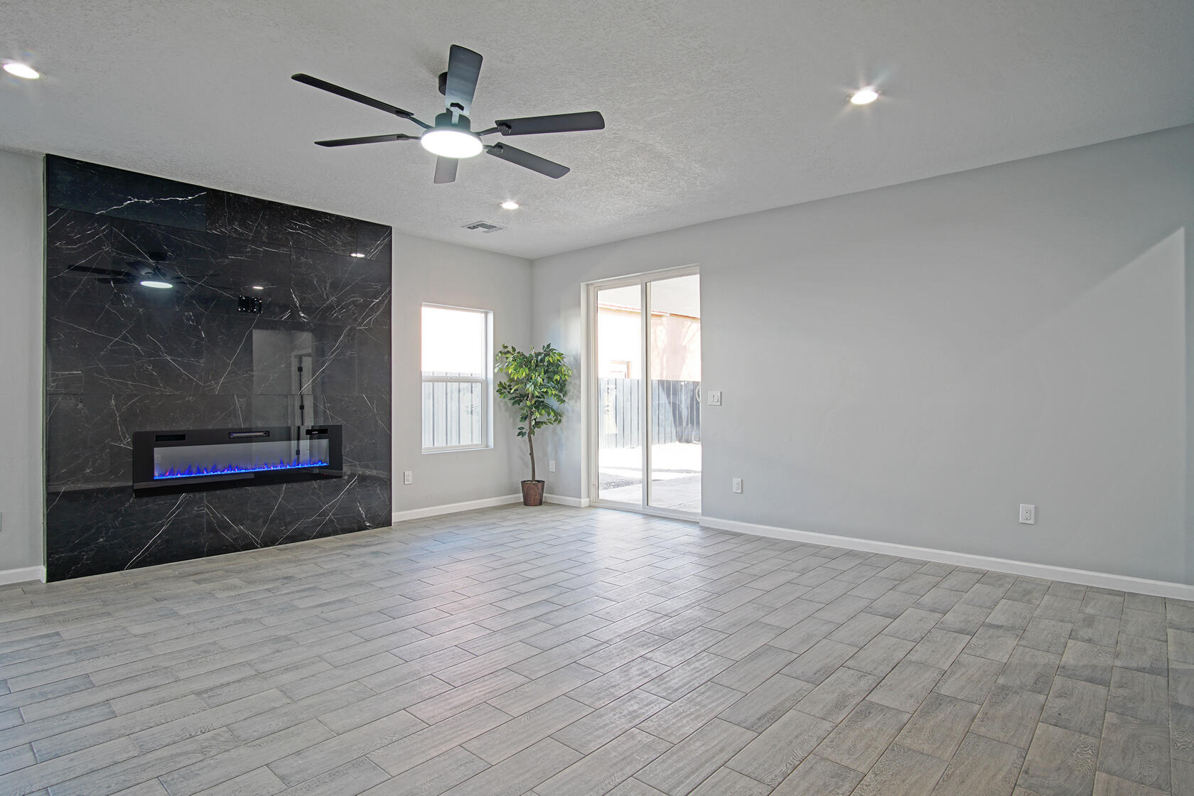 2040 S Lucia Avenue SW