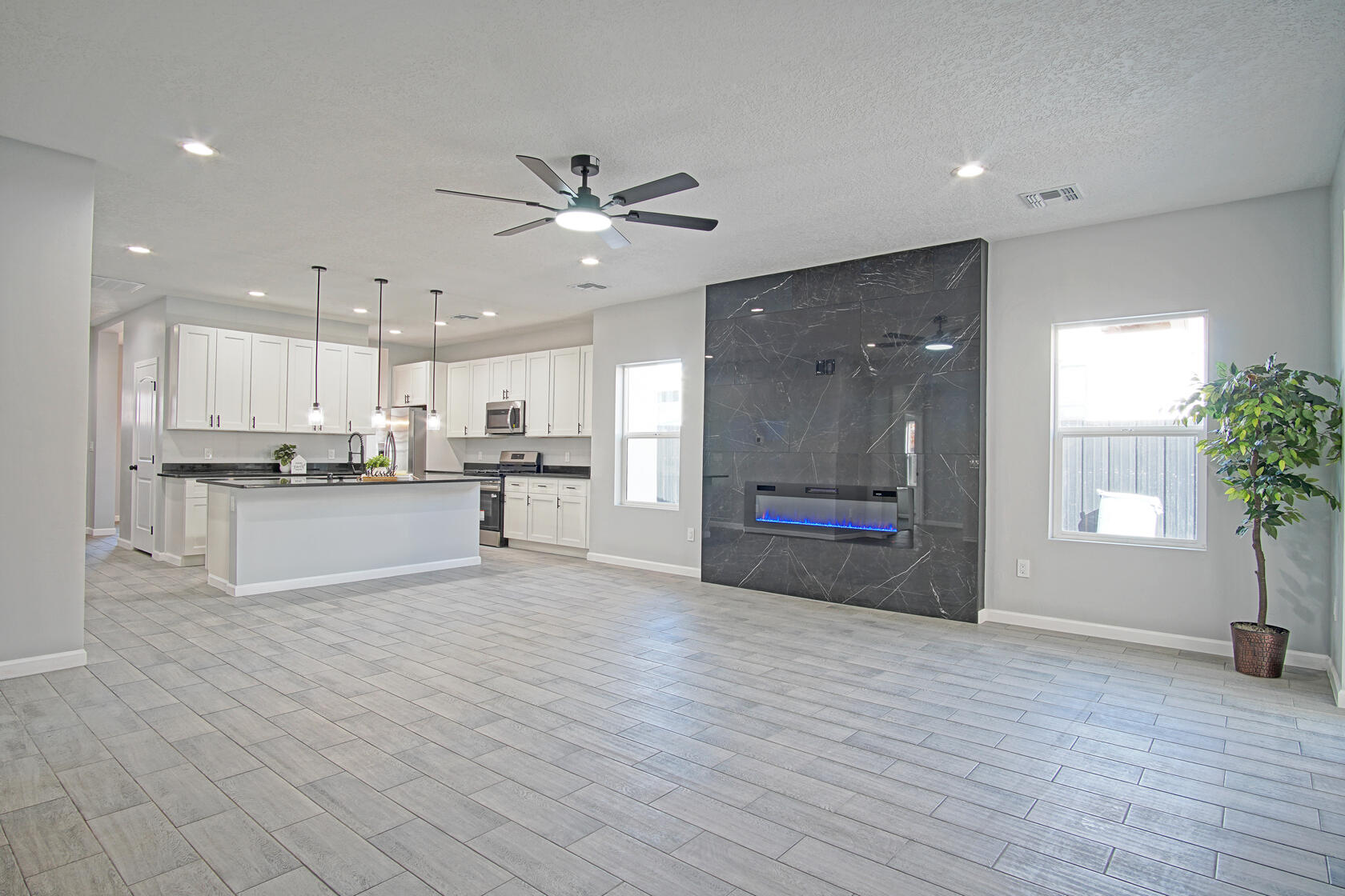 2040 S Lucia Avenue SW