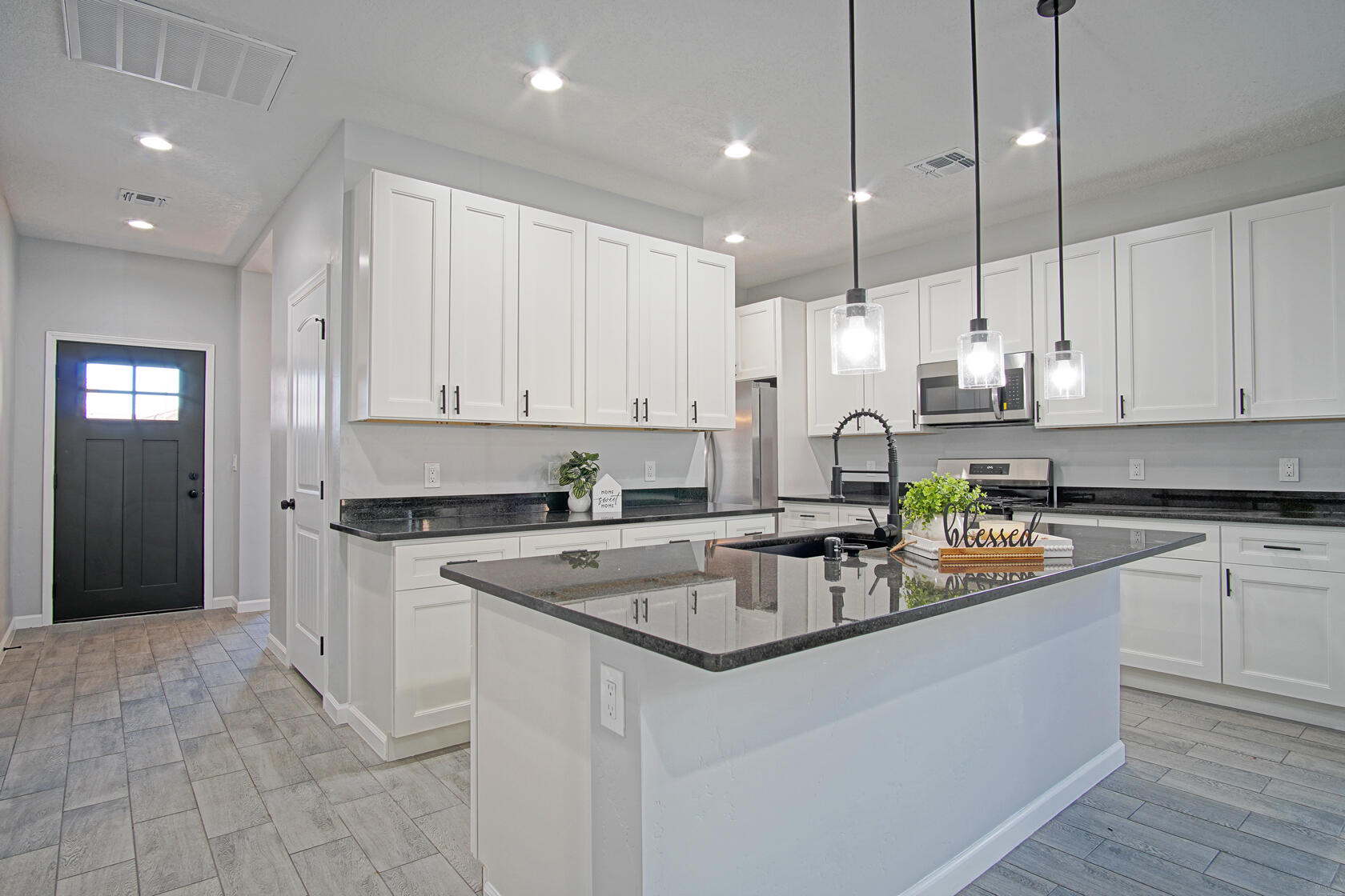 2040 S Lucia Avenue SW