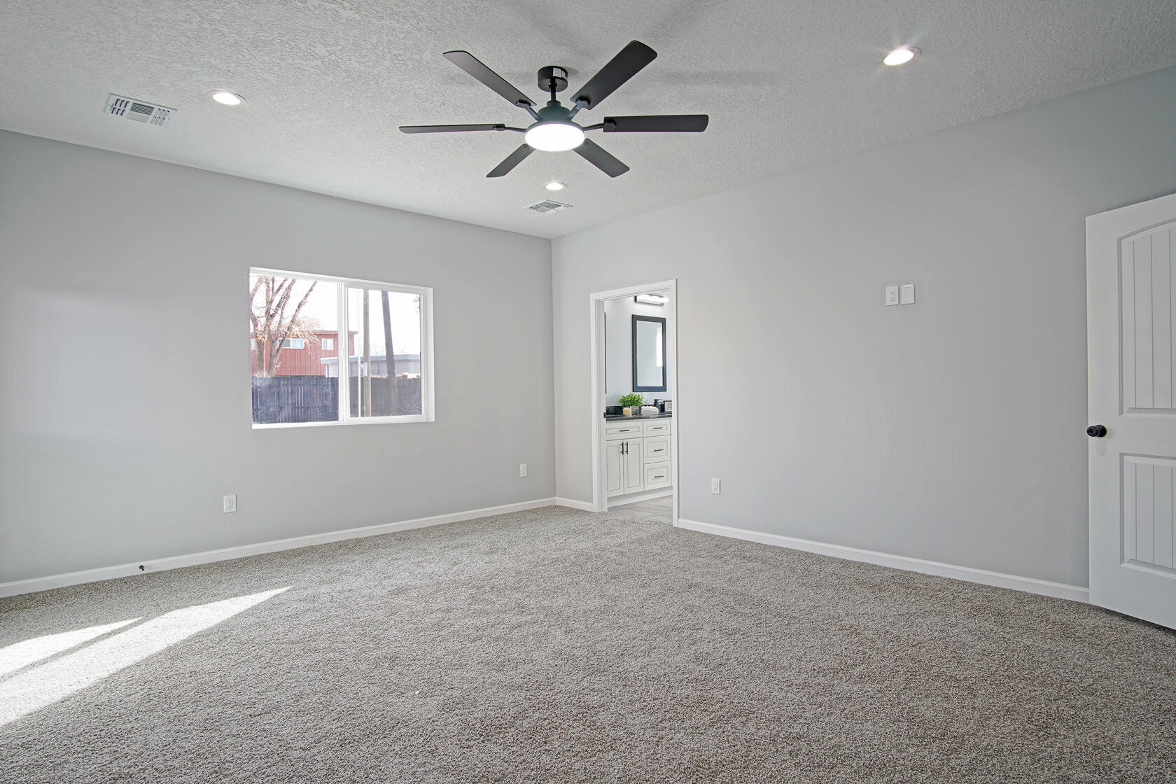 2040 S Lucia Avenue SW