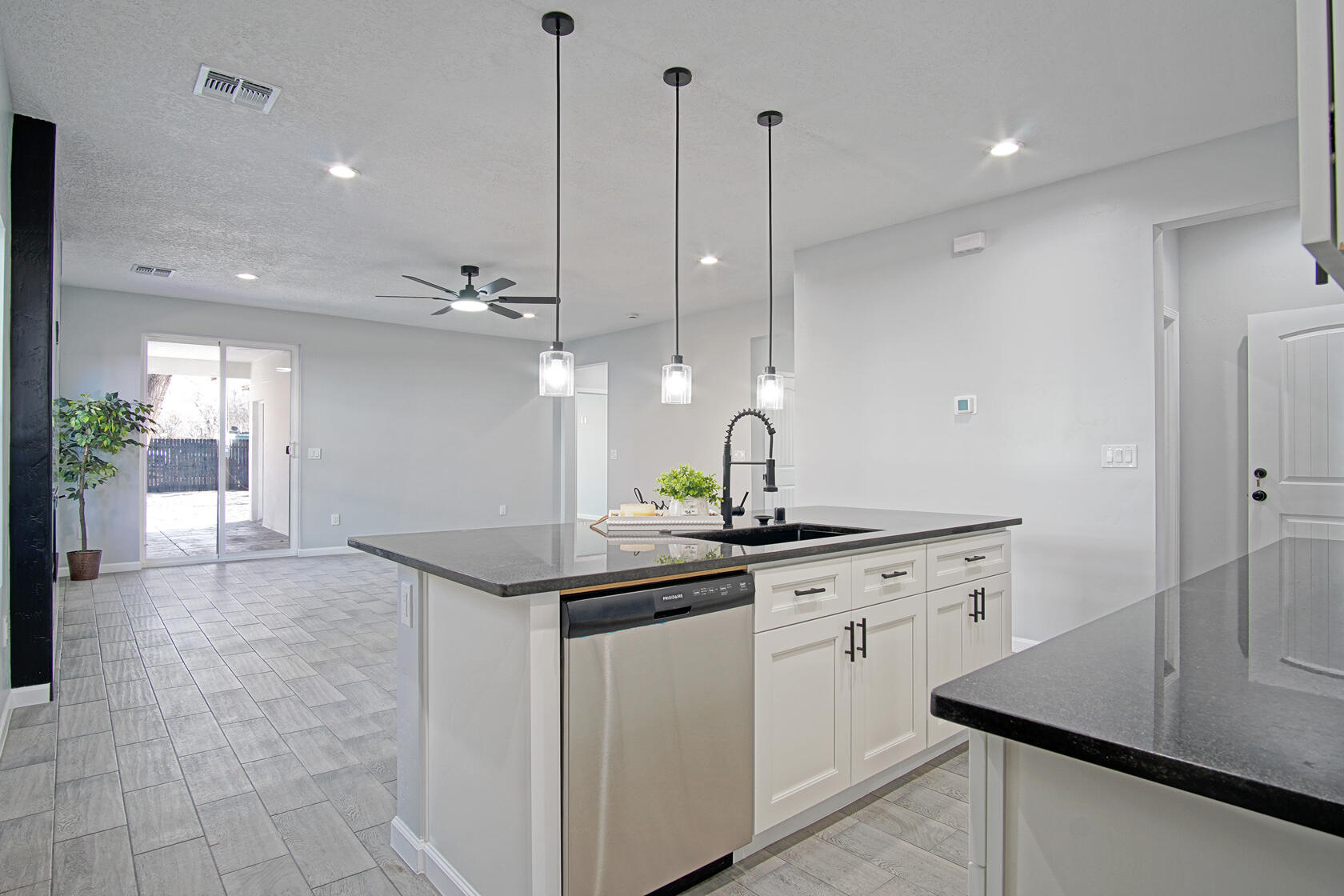 2040 S Lucia Avenue SW