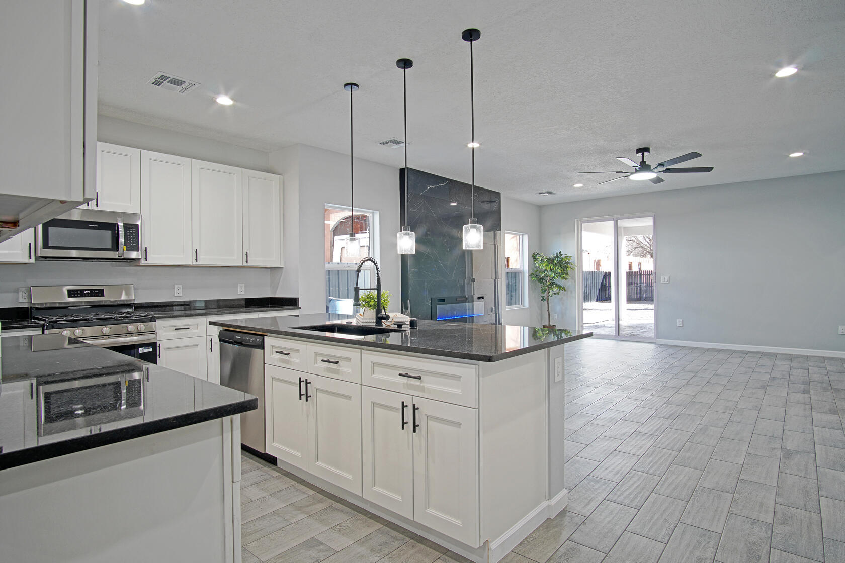 2040 S Lucia Avenue SW