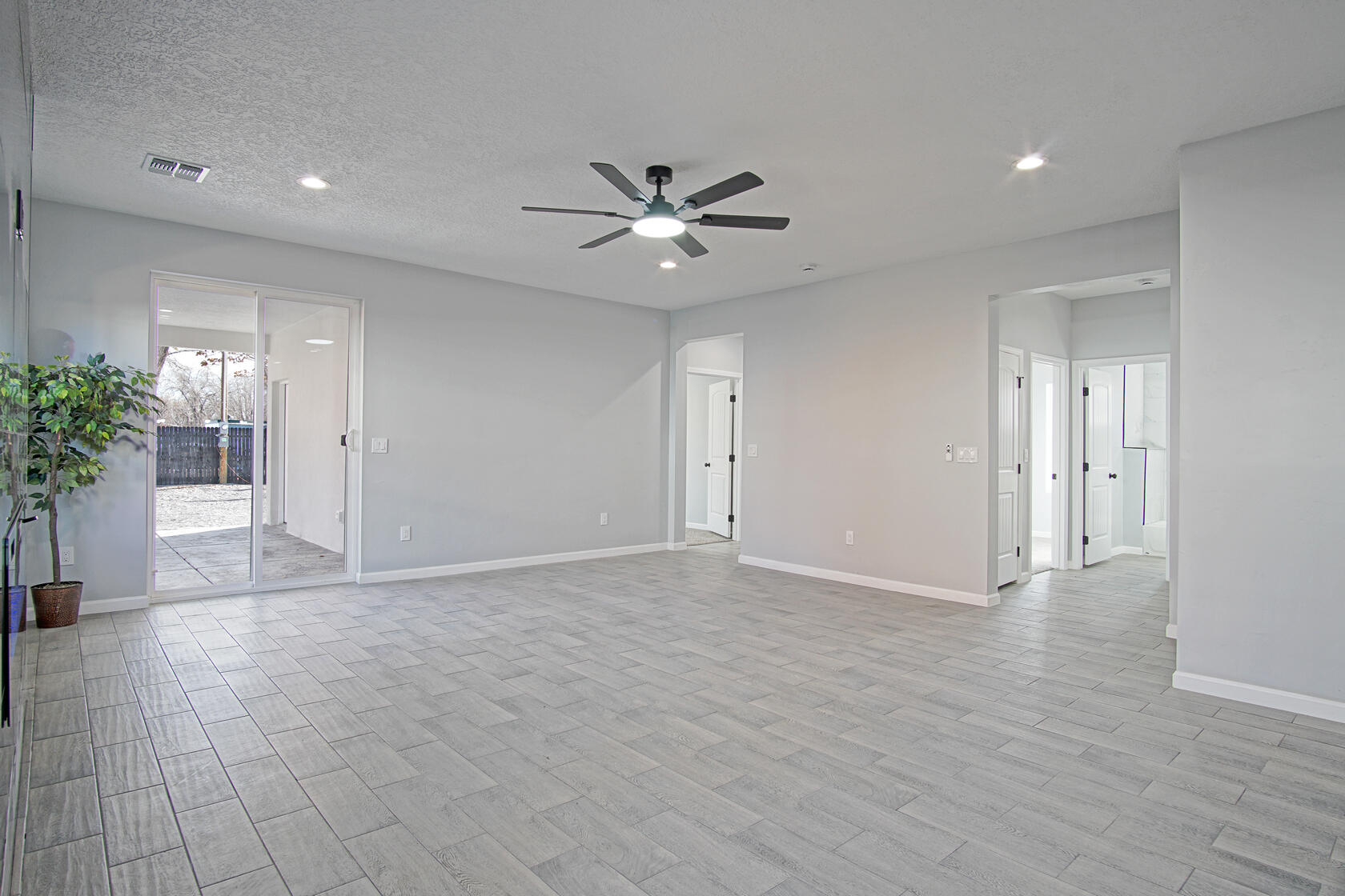 2040 S Lucia Avenue SW