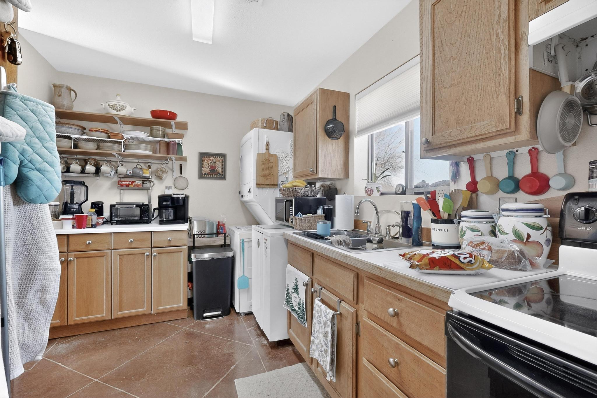 1711 A-D El Camino Real Street