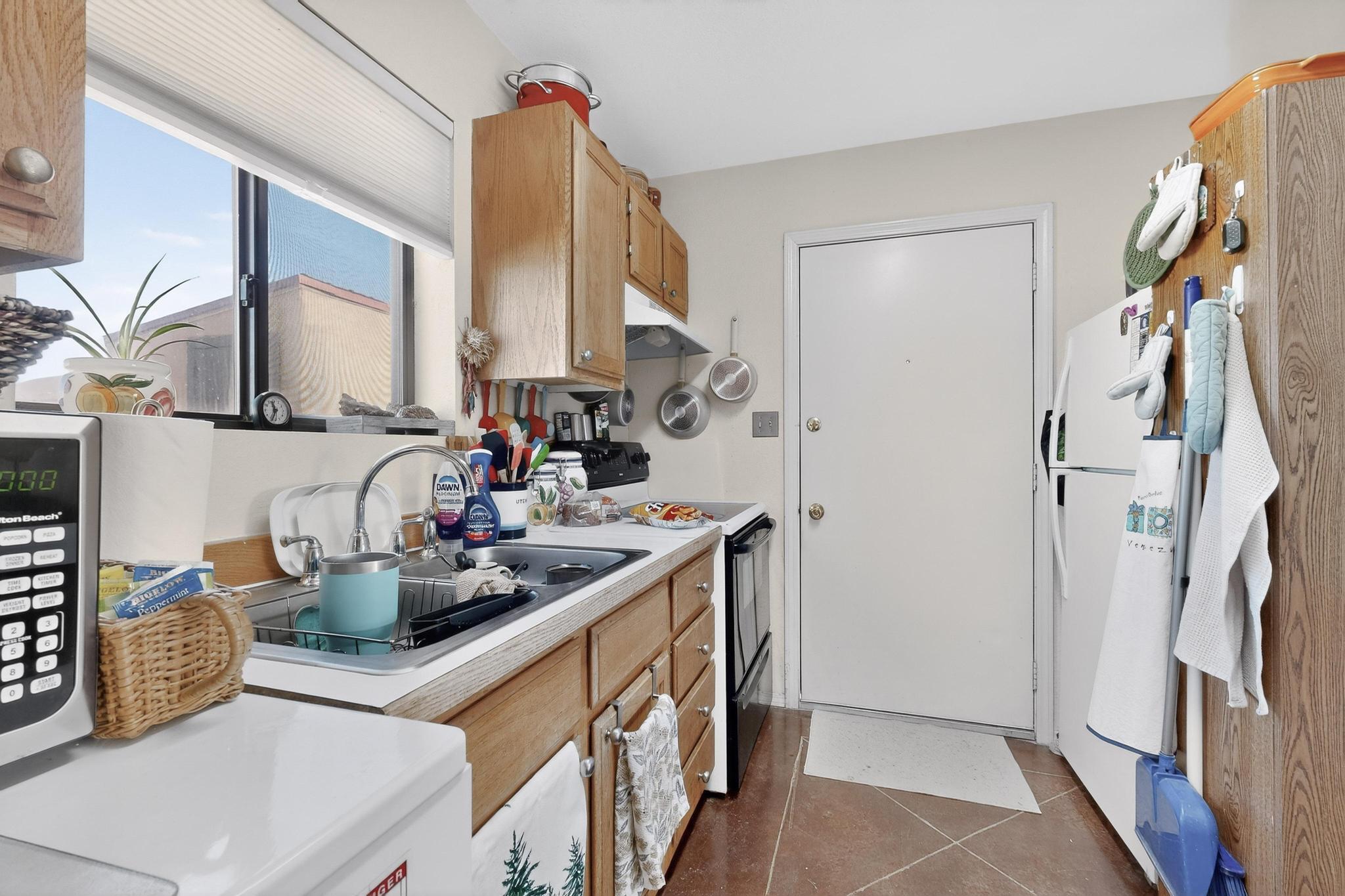 1711 A-D El Camino Real Street