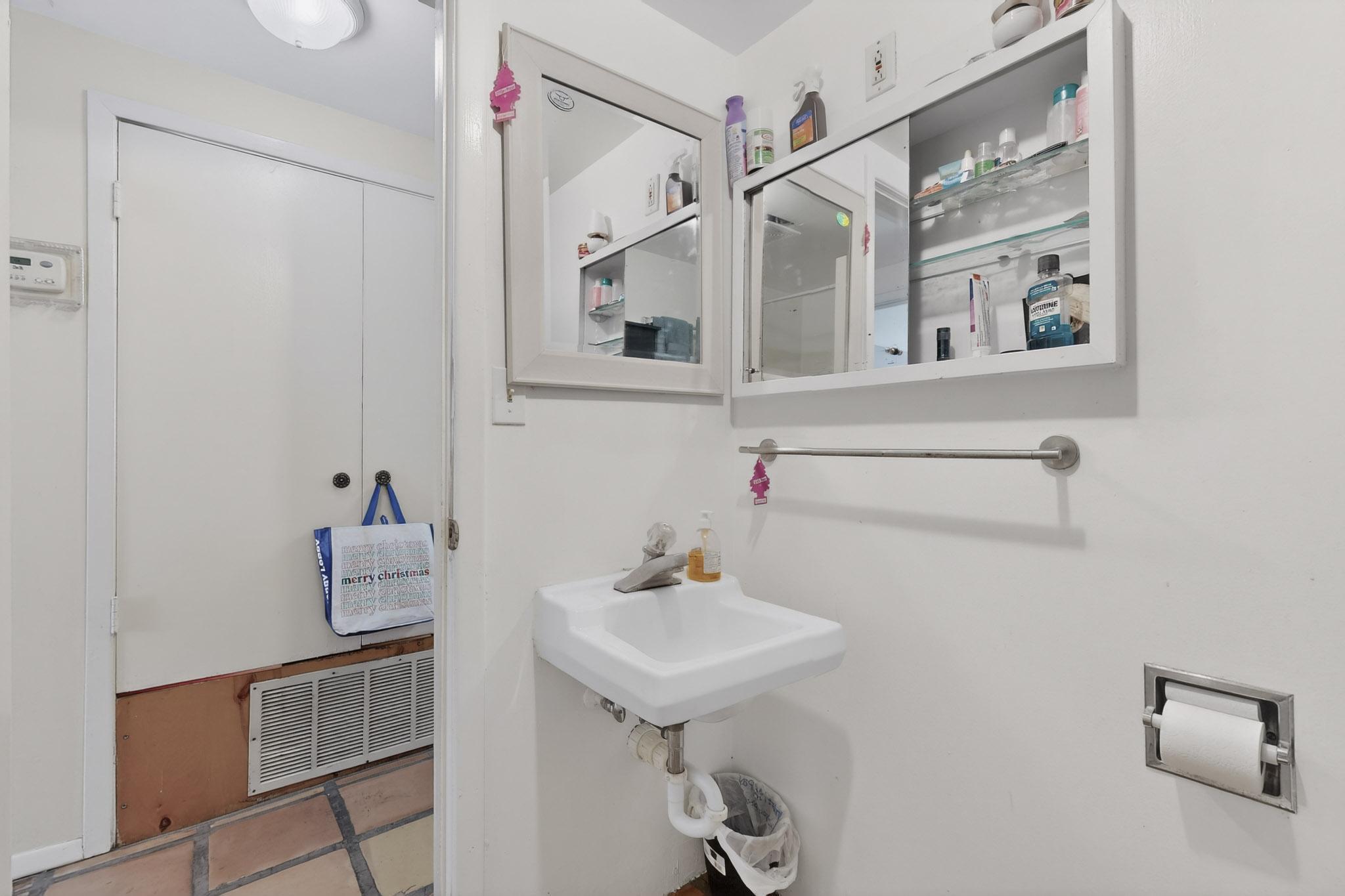 1711 A-D El Camino Real Street